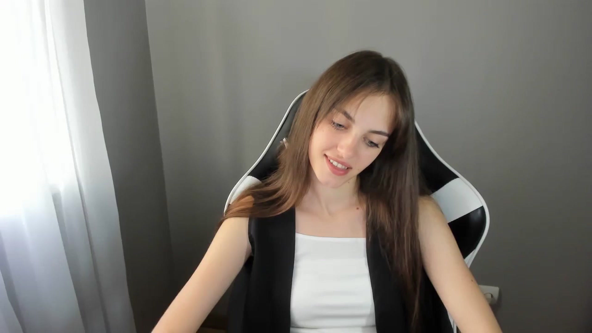 Gallery image thumbnail from Dashamoxy's myfreecams stream on, 07/15/2025, 14:01 image 17 of 20