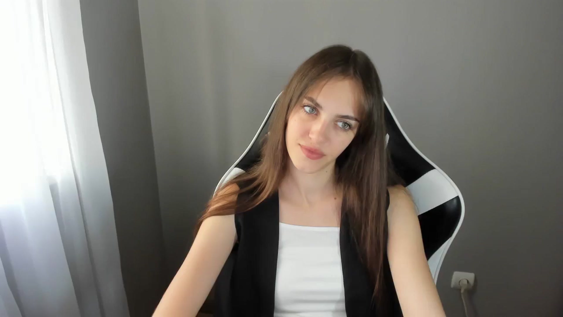 Gallery image thumbnail from Dashamoxy's myfreecams stream on, 07/15/2025, 14:01 image 16 of 20