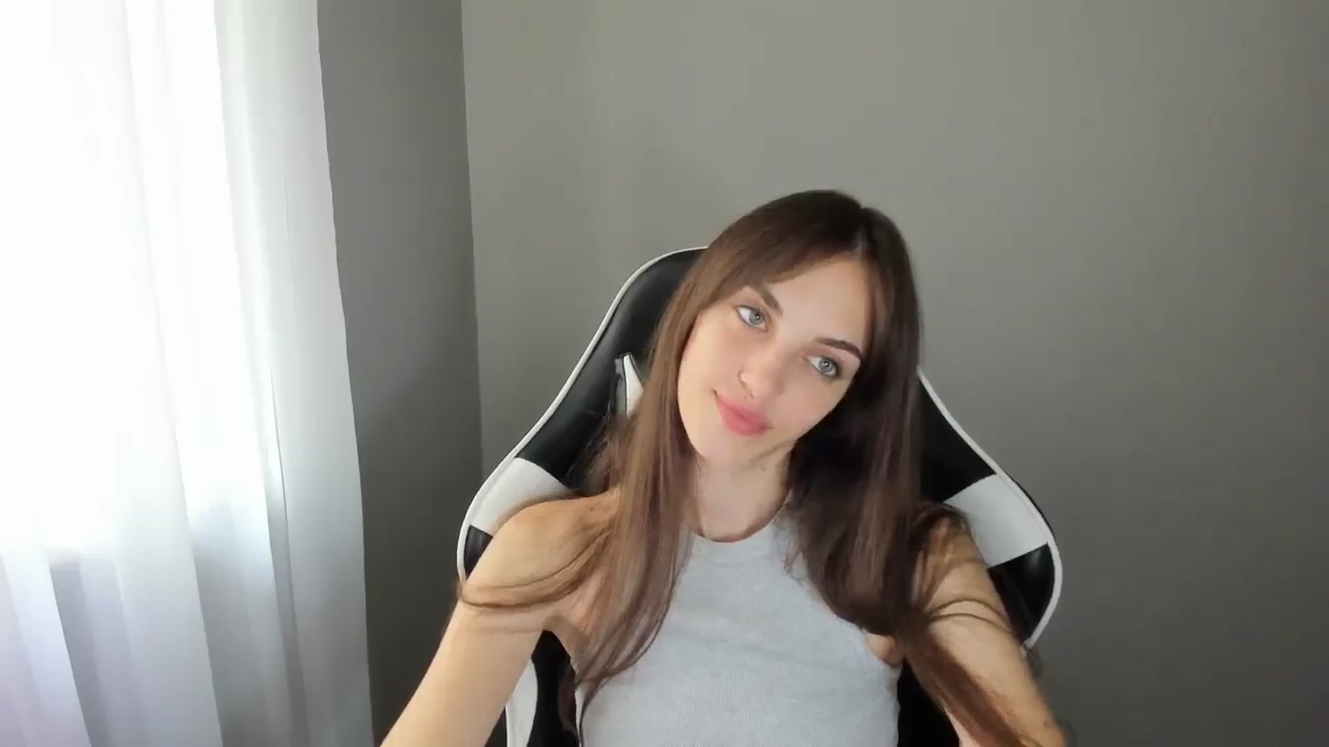 Gallery image thumbnail from Dashamoxy's myfreecams stream on, 07/17/2025, 13:15 image 16 of 20