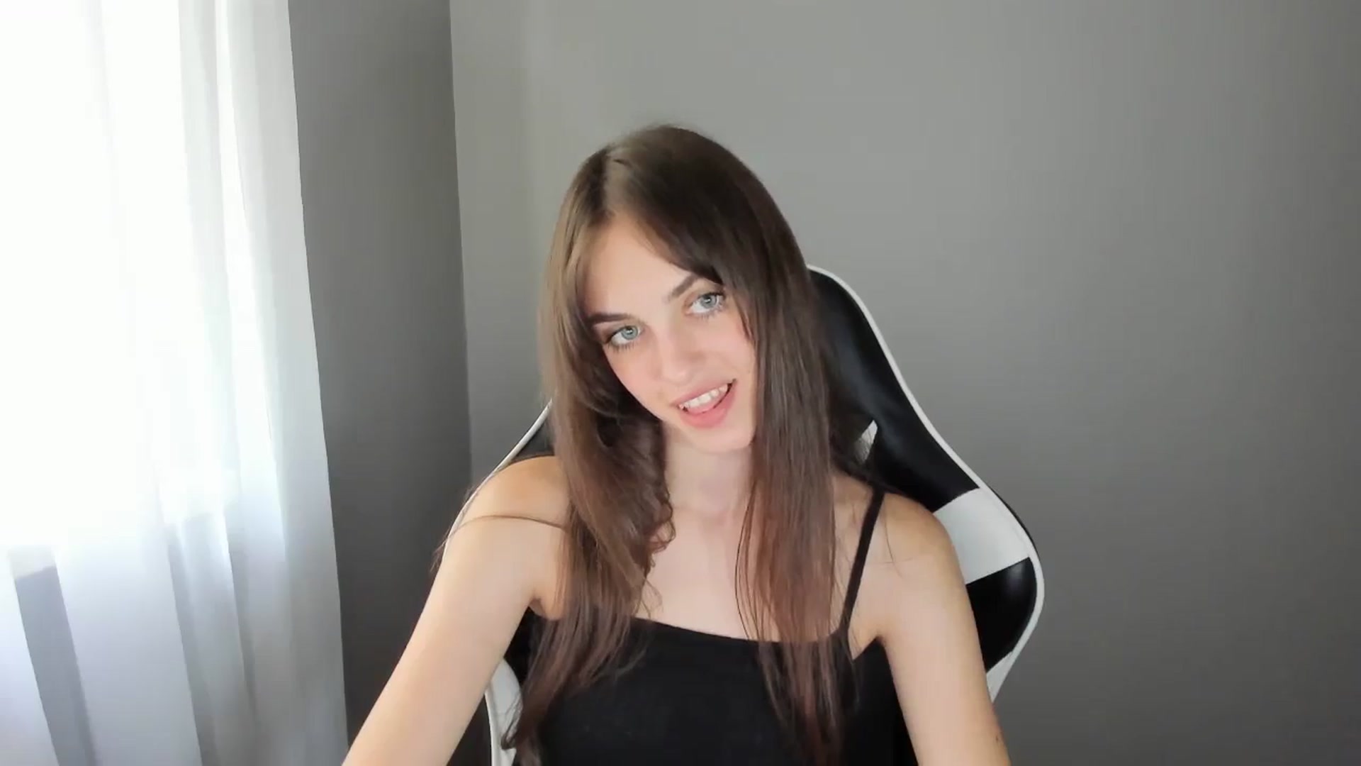 Gallery image thumbnail from Dashamoxy's myfreecams stream on, 07/18/2025, 12:31 image 9 of 20
