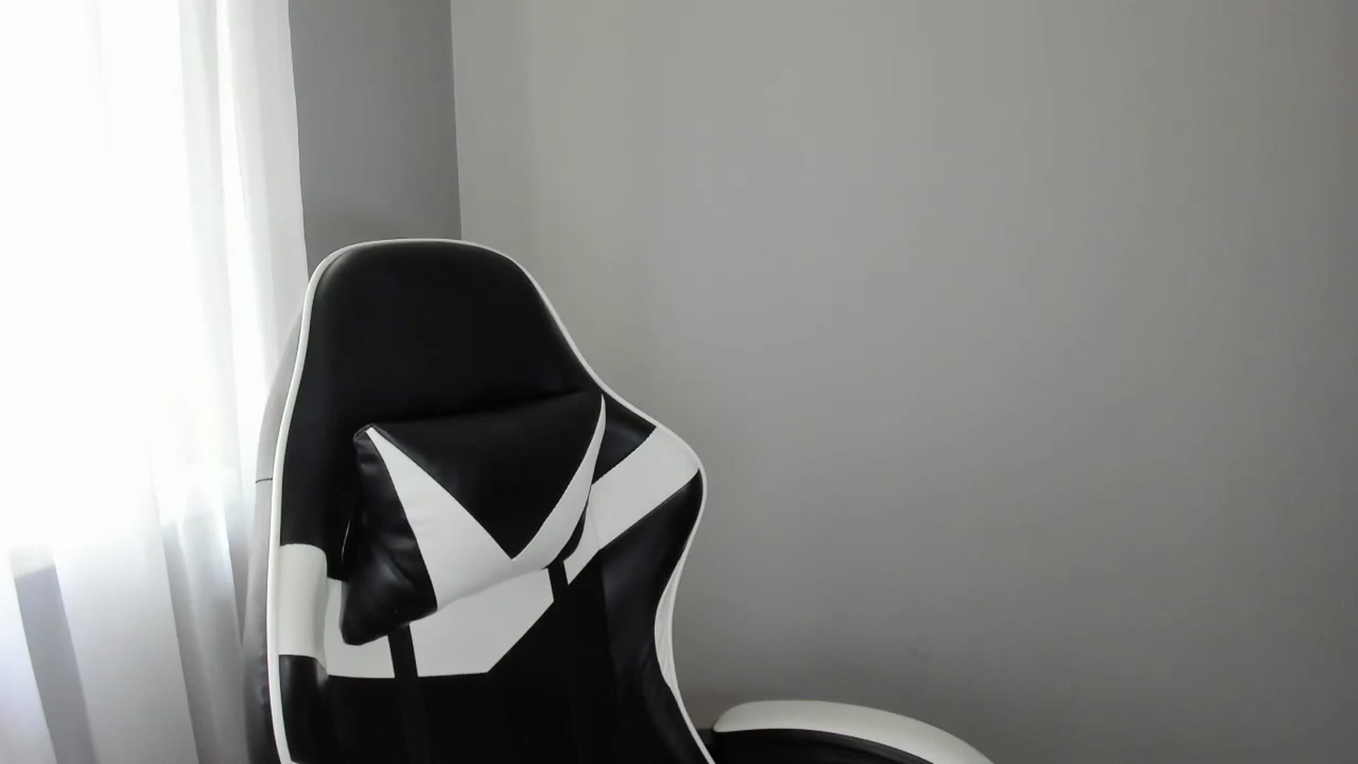 Gallery image thumbnail from Dashamoxy's myfreecams stream on, 07/18/2025, 12:31 image 17 of 20