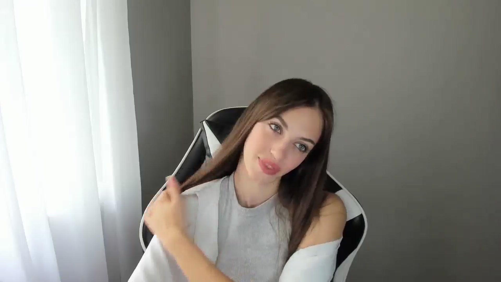 Gallery image thumbnail from Dashamoxy's myfreecams stream on, 07/19/2025, 11:06 image 15 of 20