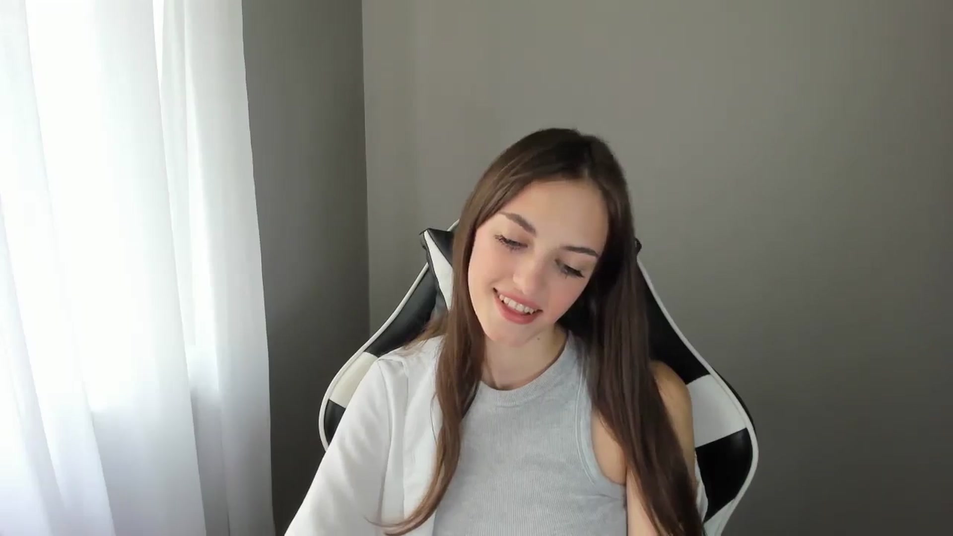 Gallery image thumbnail from Dashamoxy's myfreecams stream on, 07/19/2025, 11:06 image 12 of 20