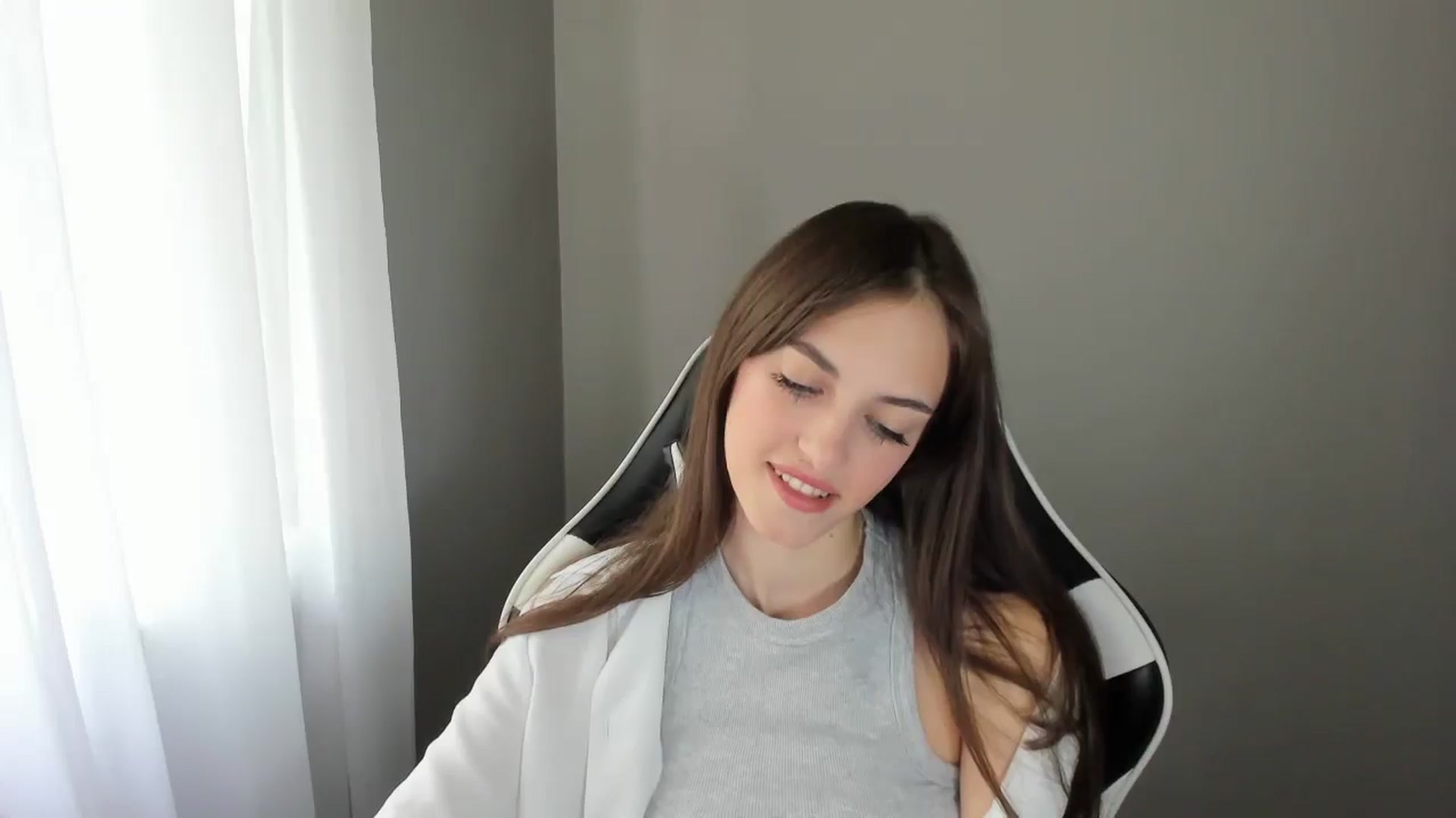 Gallery image thumbnail from Dashamoxy's myfreecams stream on, 07/19/2025, 11:06 image 4 of 20