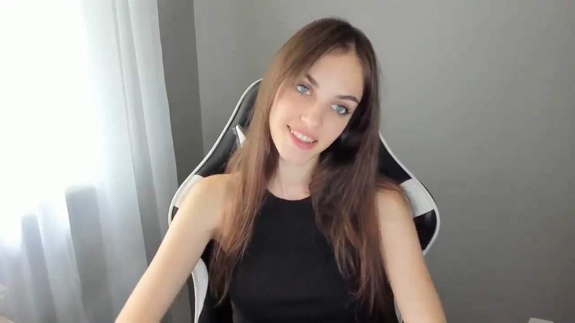 Gallery image thumbnail from Dashamoxy's myfreecams stream on, 07/20/2025, 11:27 image 9 of 20