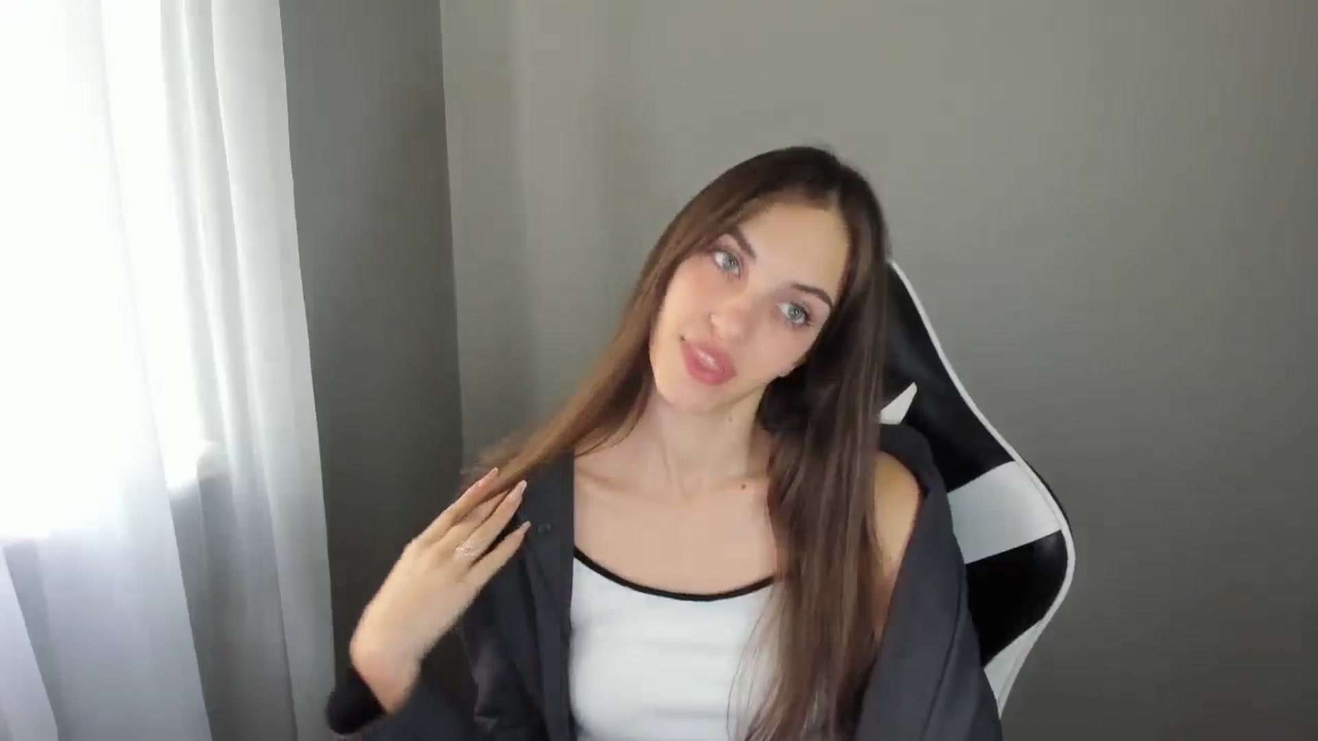 Gallery image thumbnail from Dashamoxy's myfreecams stream on, 07/21/2025, 11:24 image 7 of 20