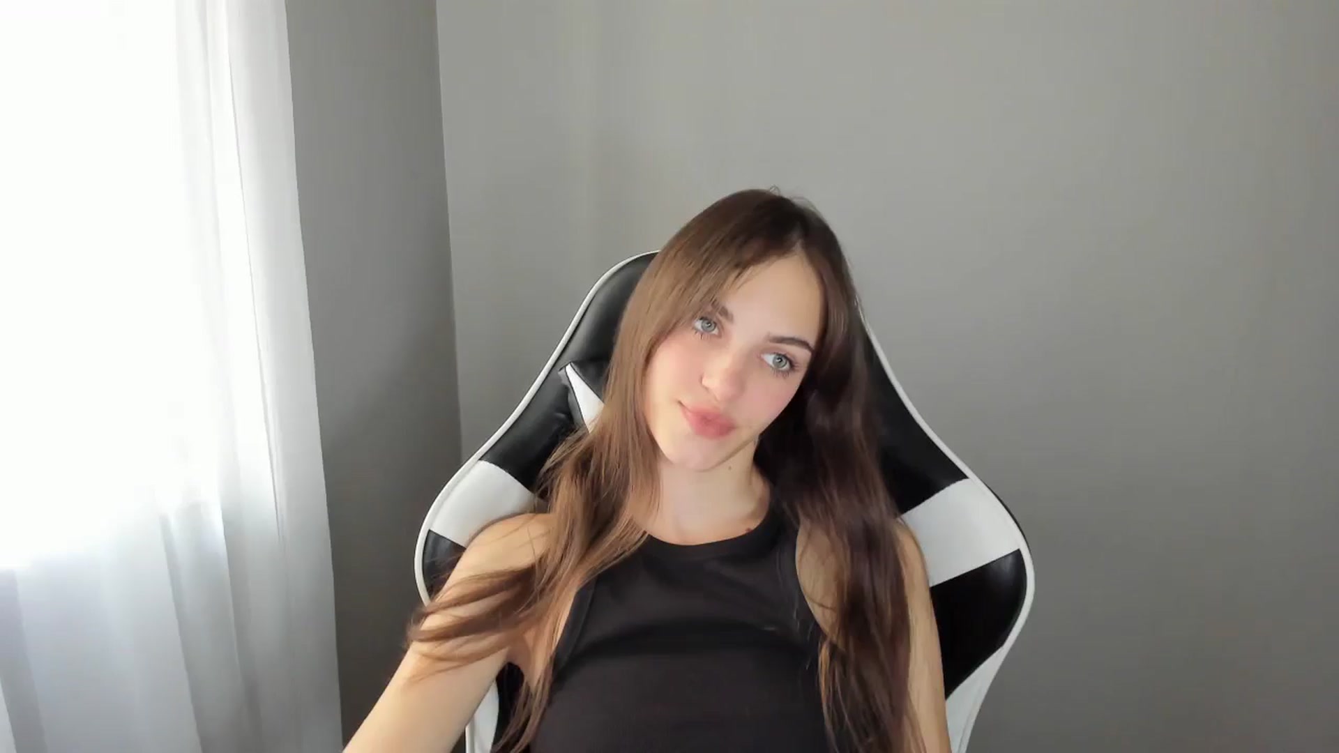 Gallery image thumbnail from Dashamoxy's myfreecams stream on, 07/23/2025, 13:03 image 16 of 20