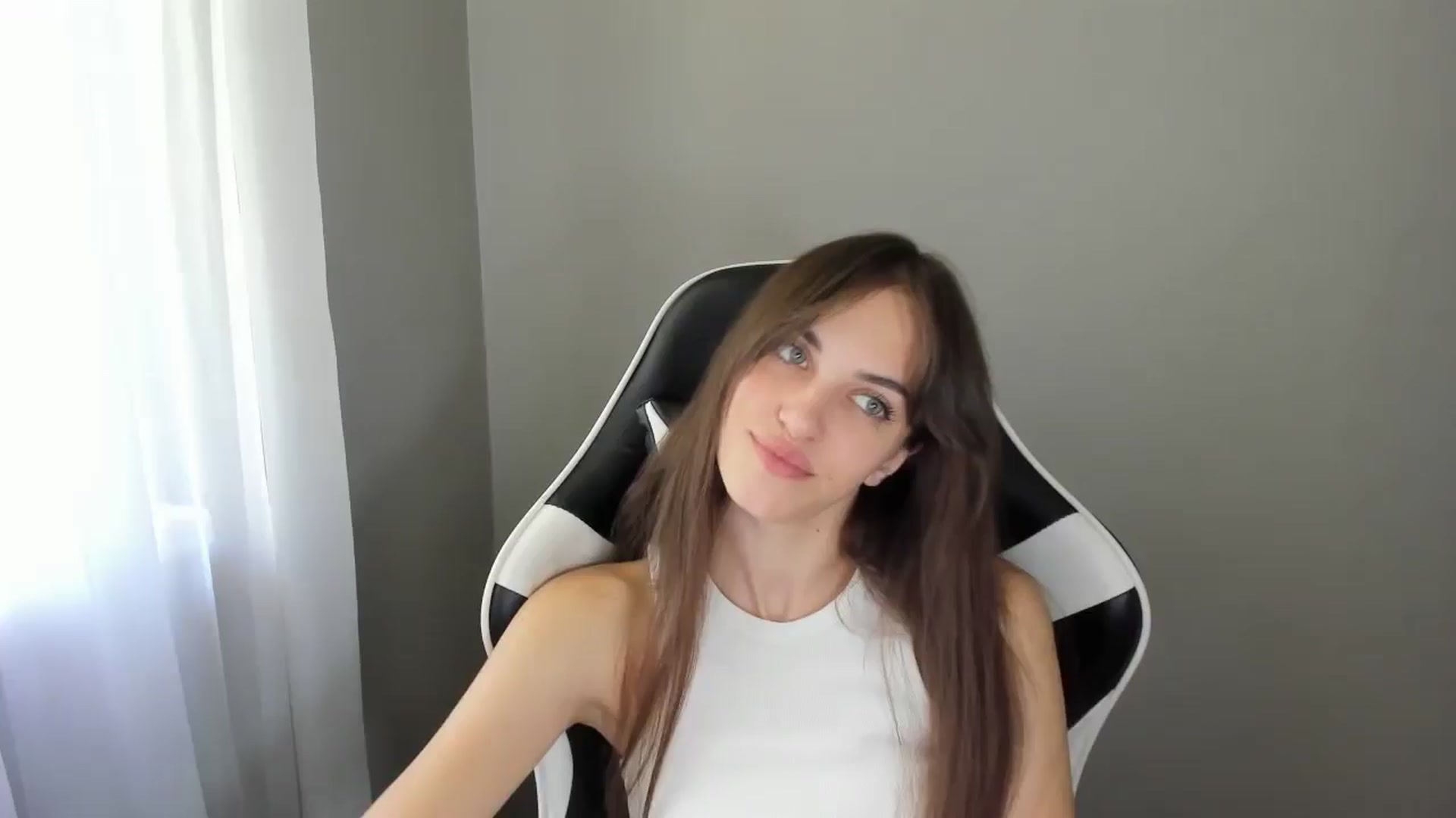 Gallery image thumbnail from Dashamoxy's myfreecams stream on, 07/24/2025, 10:14 image 1 of 20