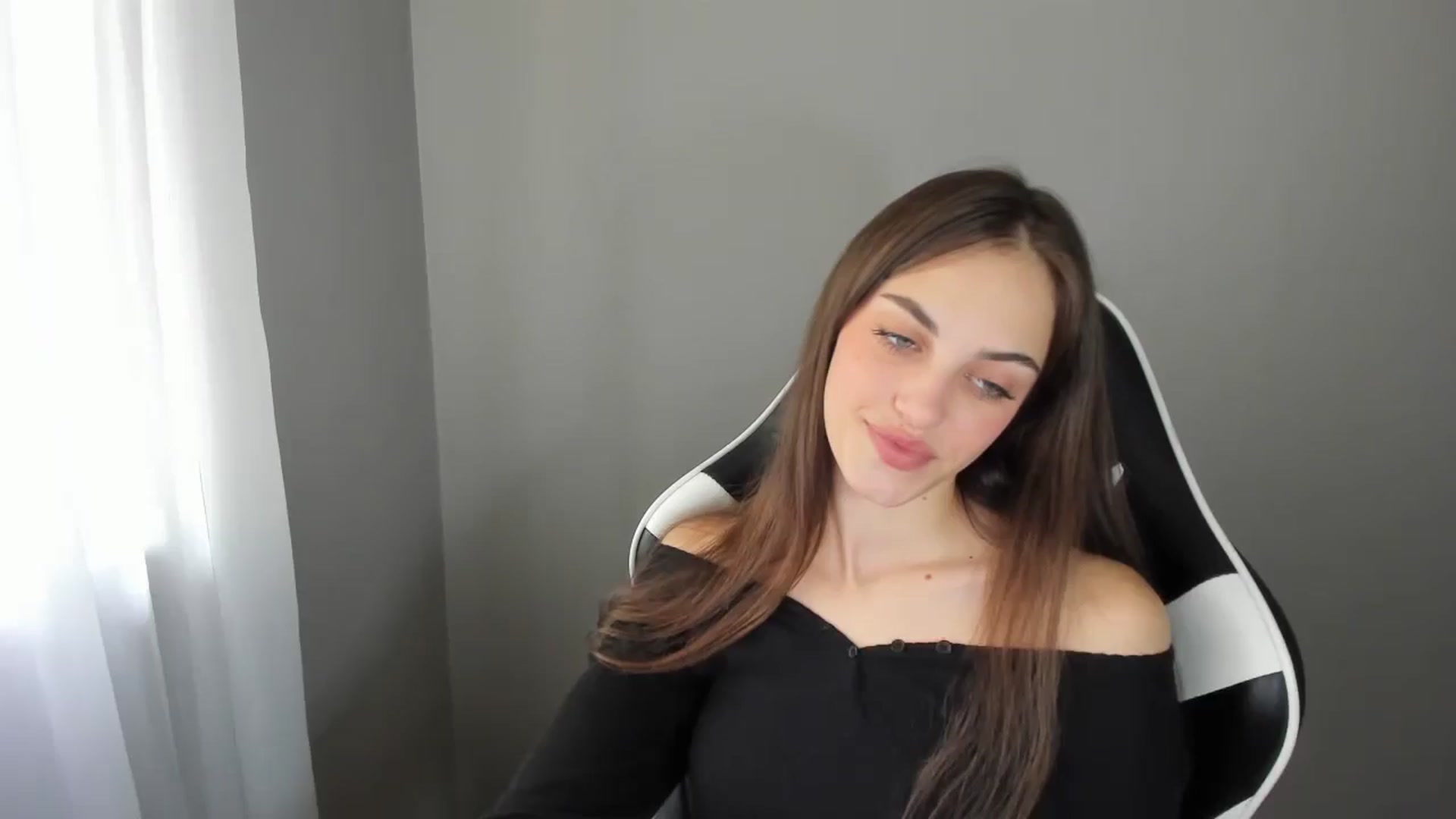 Gallery image thumbnail from Dashamoxy's myfreecams stream on, 07/25/2025, 11:11 image 4 of 20