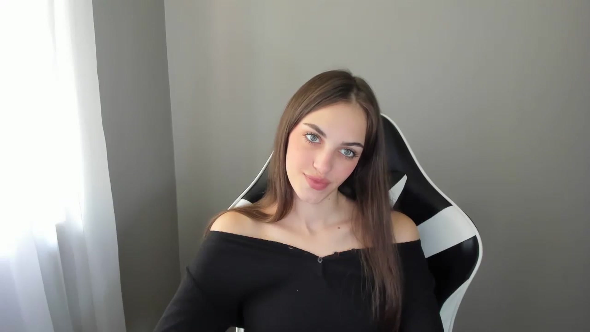 Gallery image thumbnail from Dashamoxy's myfreecams stream on, 07/25/2025, 11:11 image 19 of 20