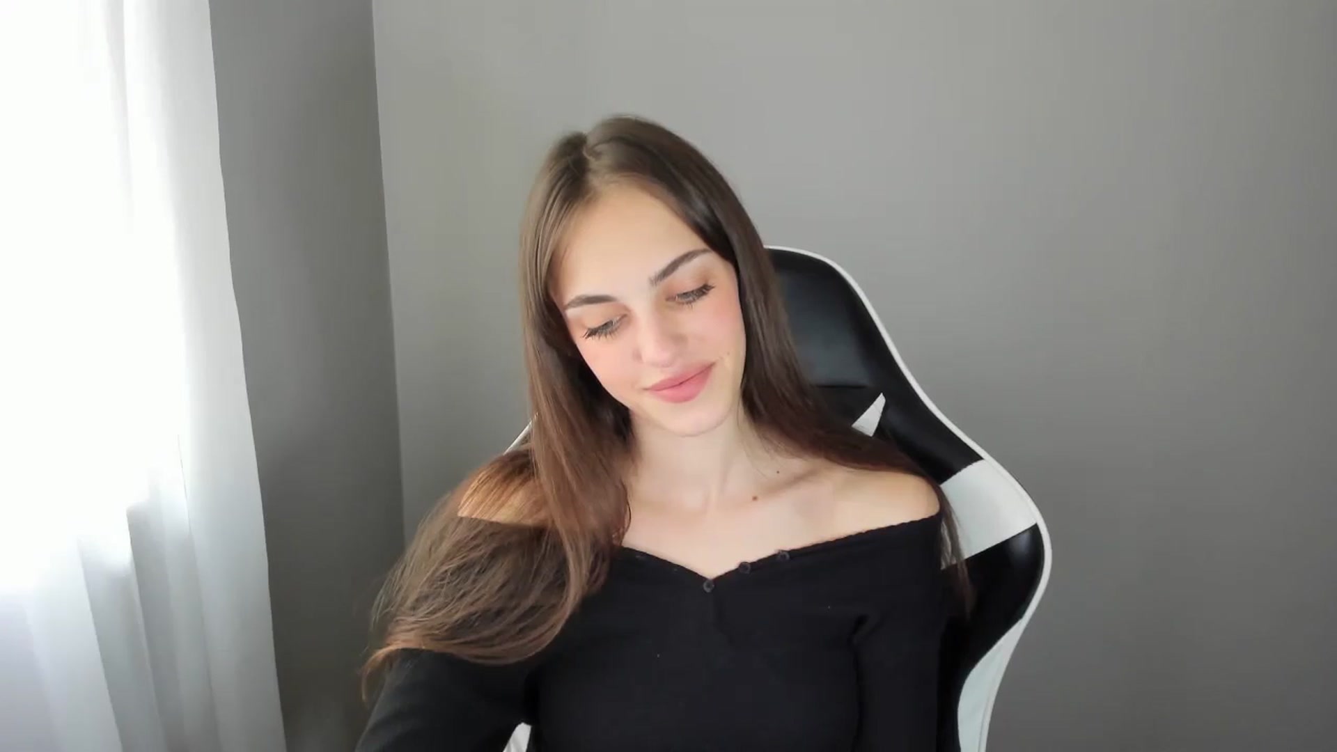 Gallery image thumbnail from Dashamoxy's myfreecams stream on, 07/25/2025, 11:11 image 14 of 20