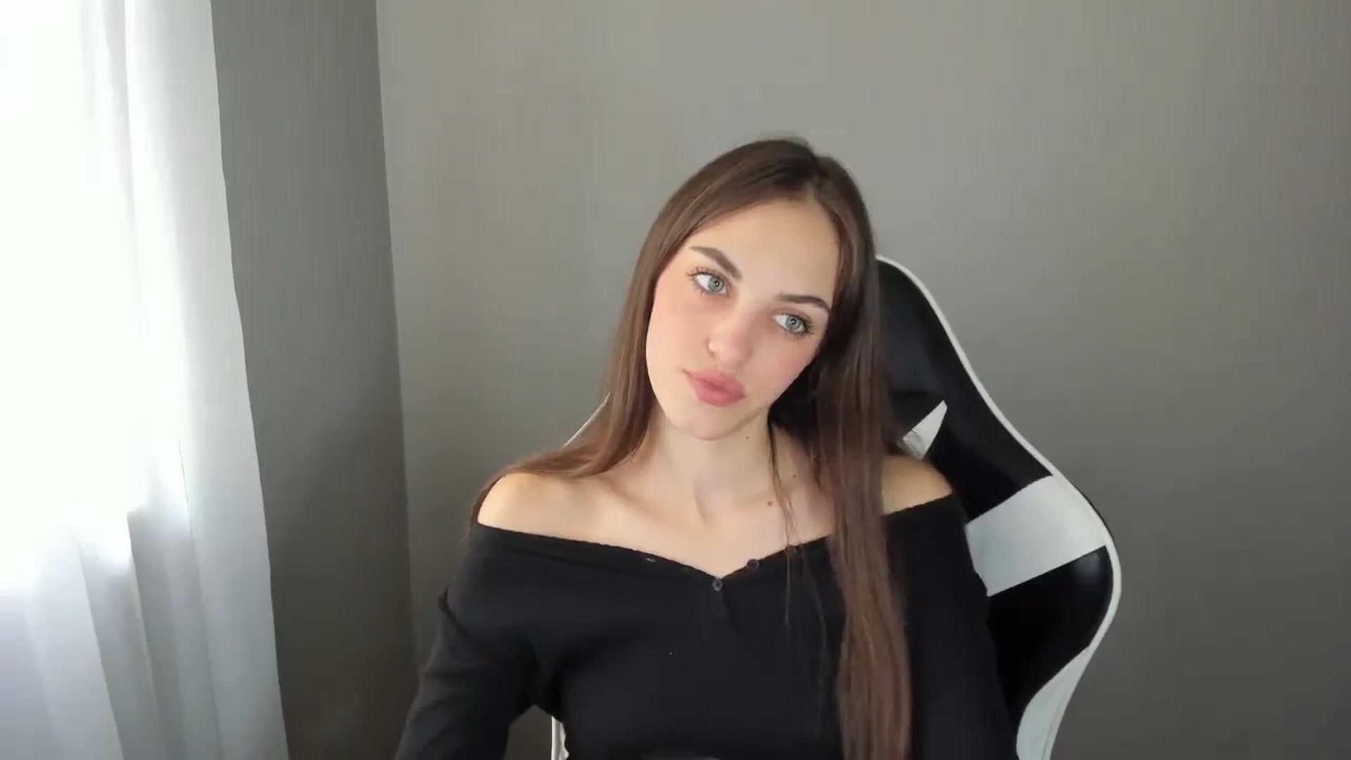 Gallery image thumbnail from Dashamoxy's myfreecams stream on, 07/25/2025, 11:11 image 16 of 20