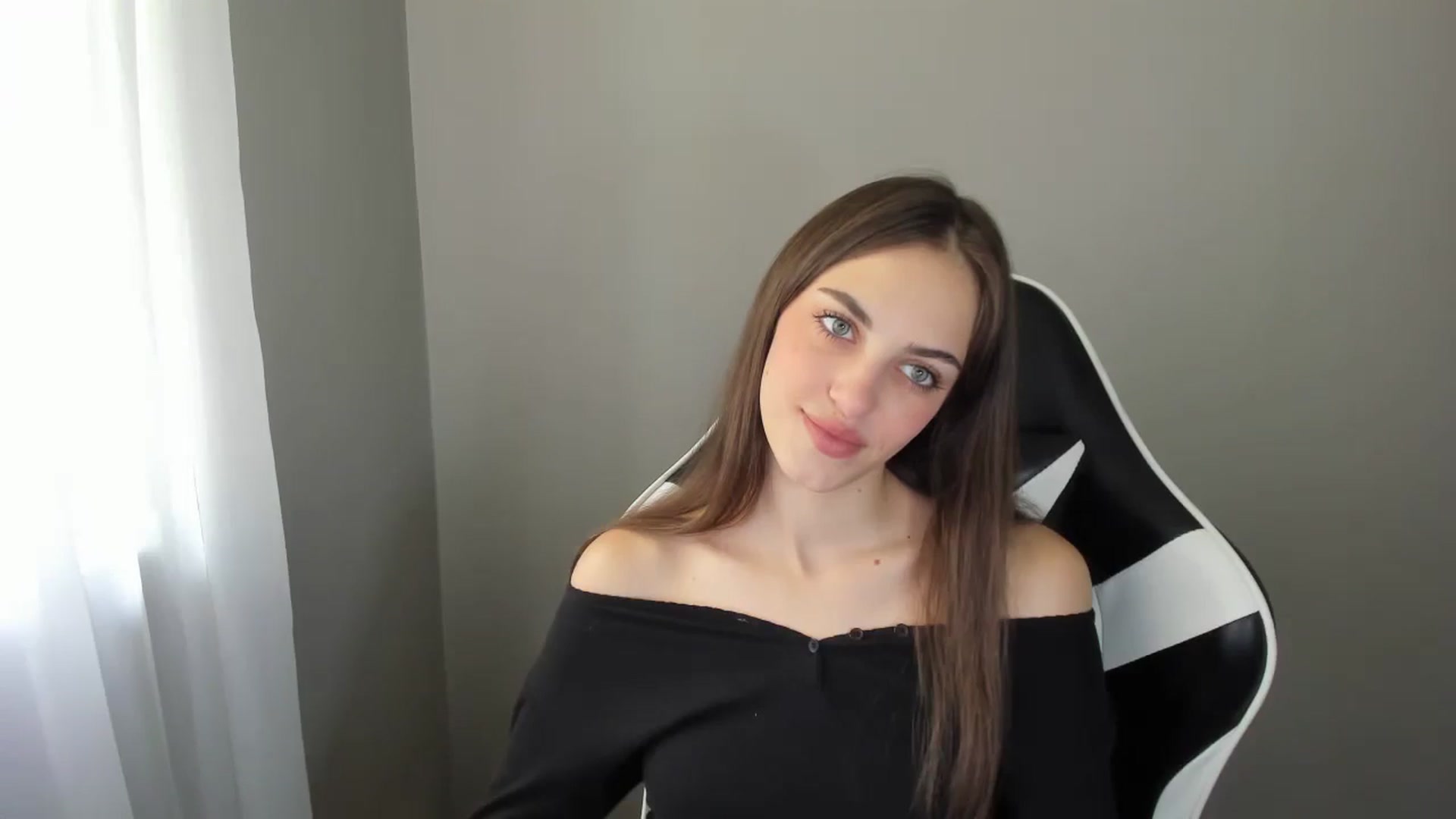 Gallery image thumbnail from Dashamoxy's myfreecams stream on, 07/25/2025, 11:11 image 18 of 20