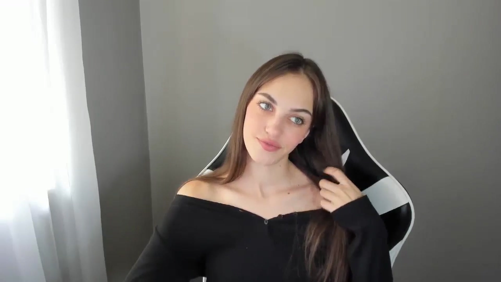 Gallery image thumbnail from Dashamoxy's myfreecams stream on, 07/25/2025, 11:11 image 17 of 20