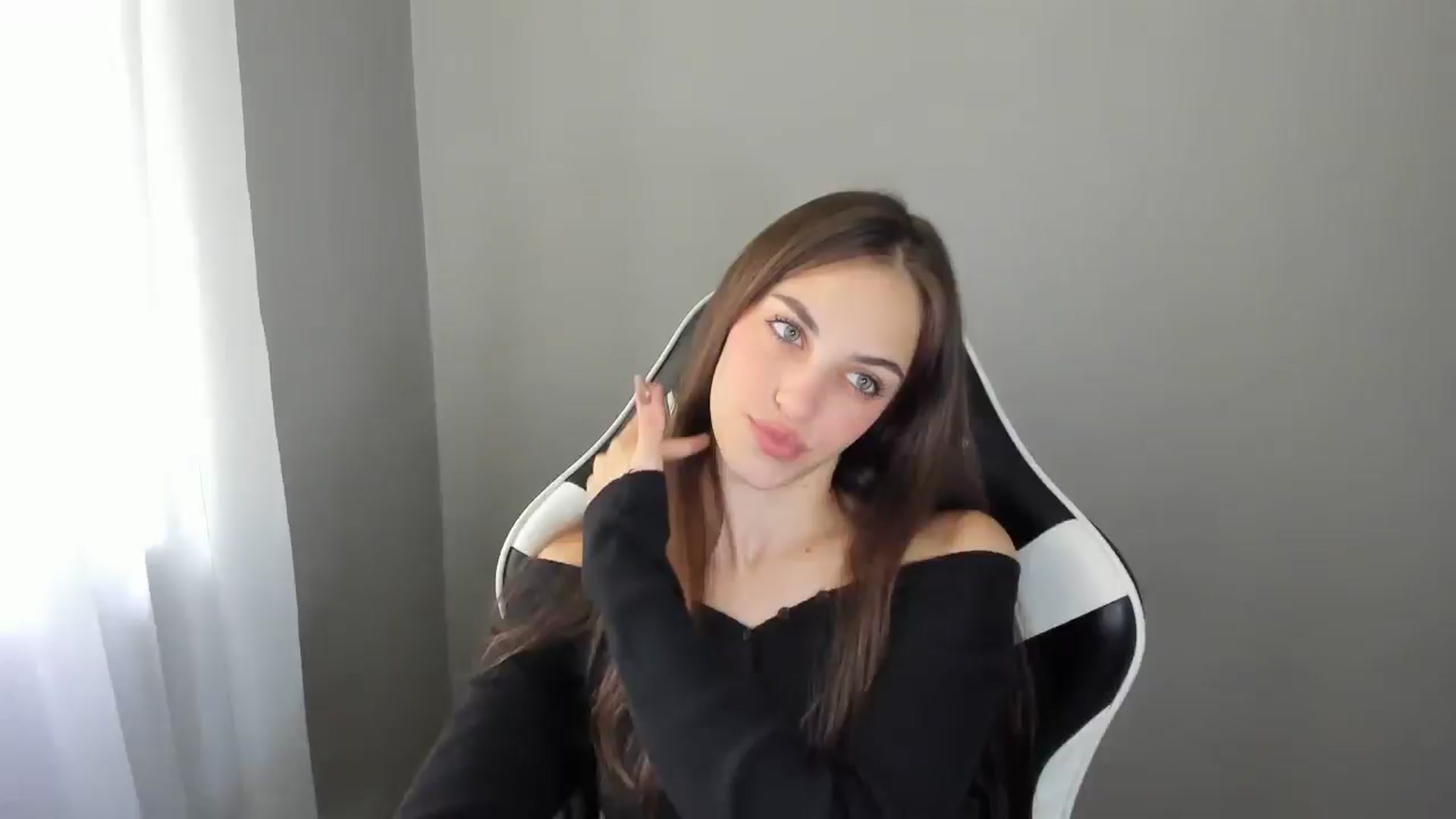 Gallery image thumbnail from Dashamoxy's myfreecams stream on, 07/25/2025, 11:11 image 5 of 20
