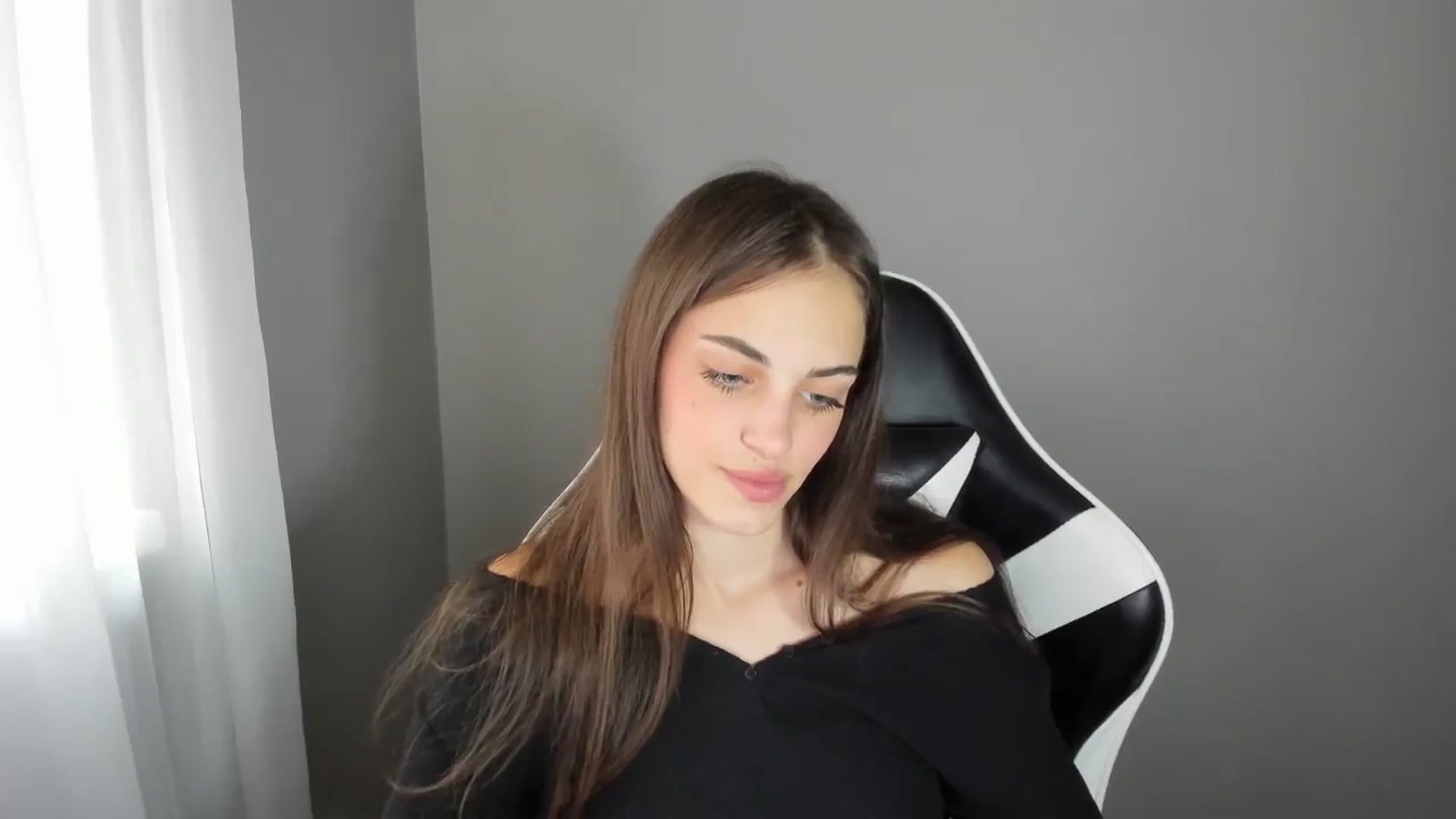 Gallery image thumbnail from Dashamoxy's myfreecams stream on, 07/25/2025, 12:23 image 10 of 20