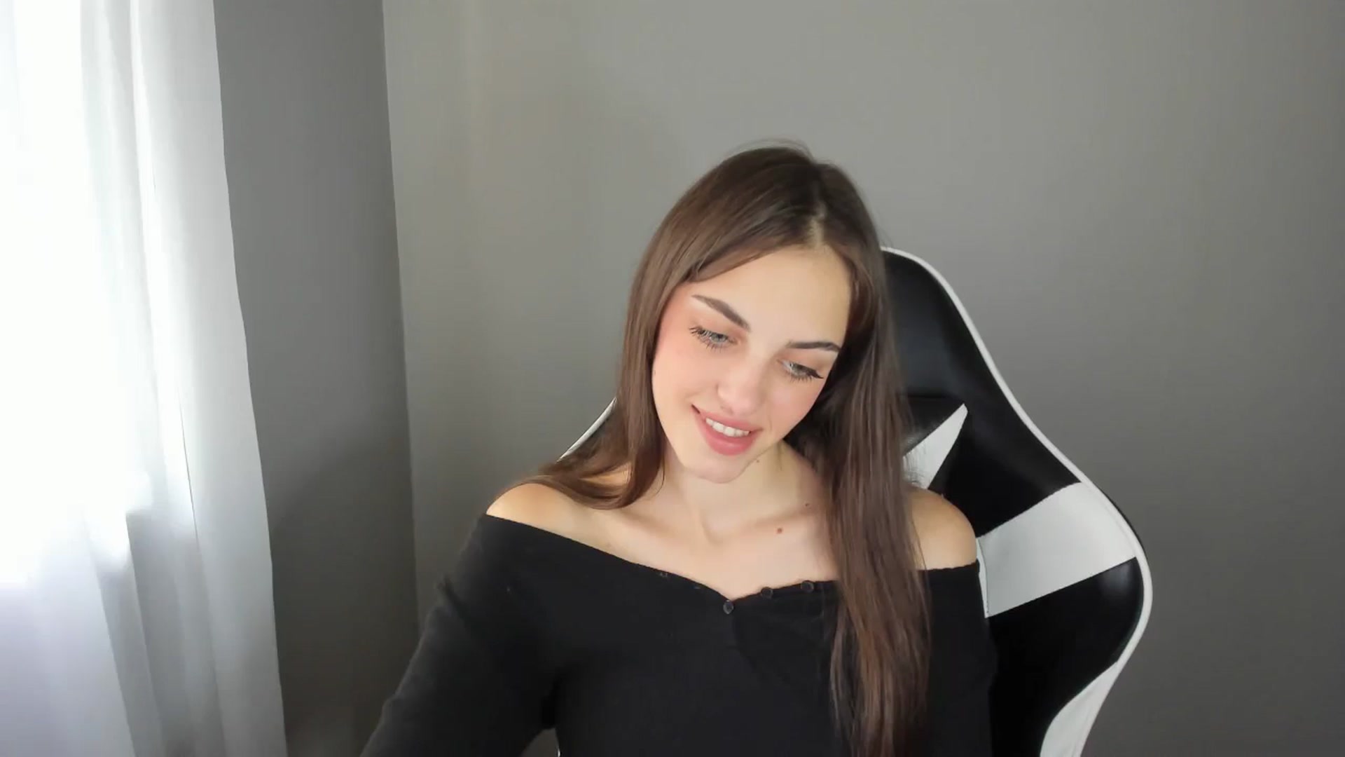 Gallery image thumbnail from Dashamoxy's myfreecams stream on, 07/25/2025, 12:23 image 3 of 20