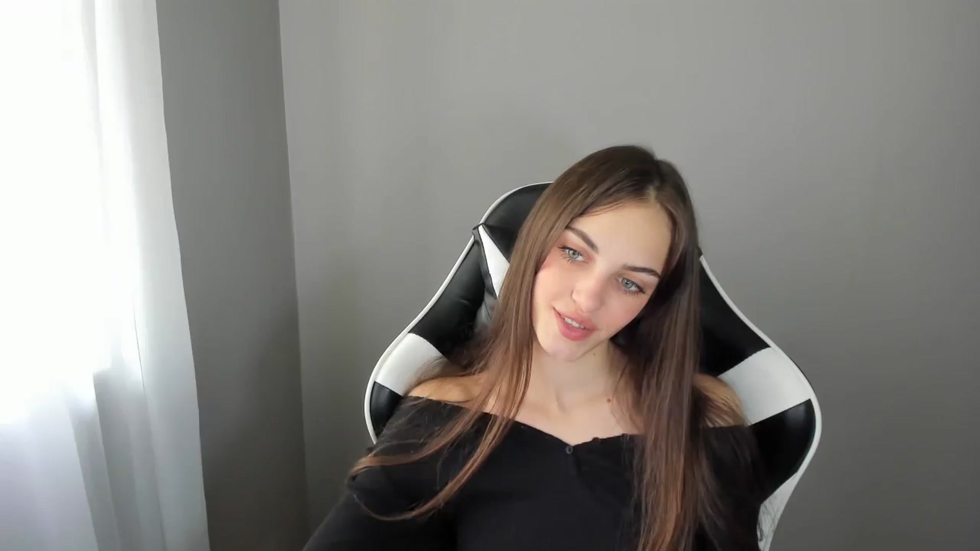 Gallery image thumbnail from Dashamoxy's myfreecams stream on, 07/25/2025, 12:23 image 20 of 20