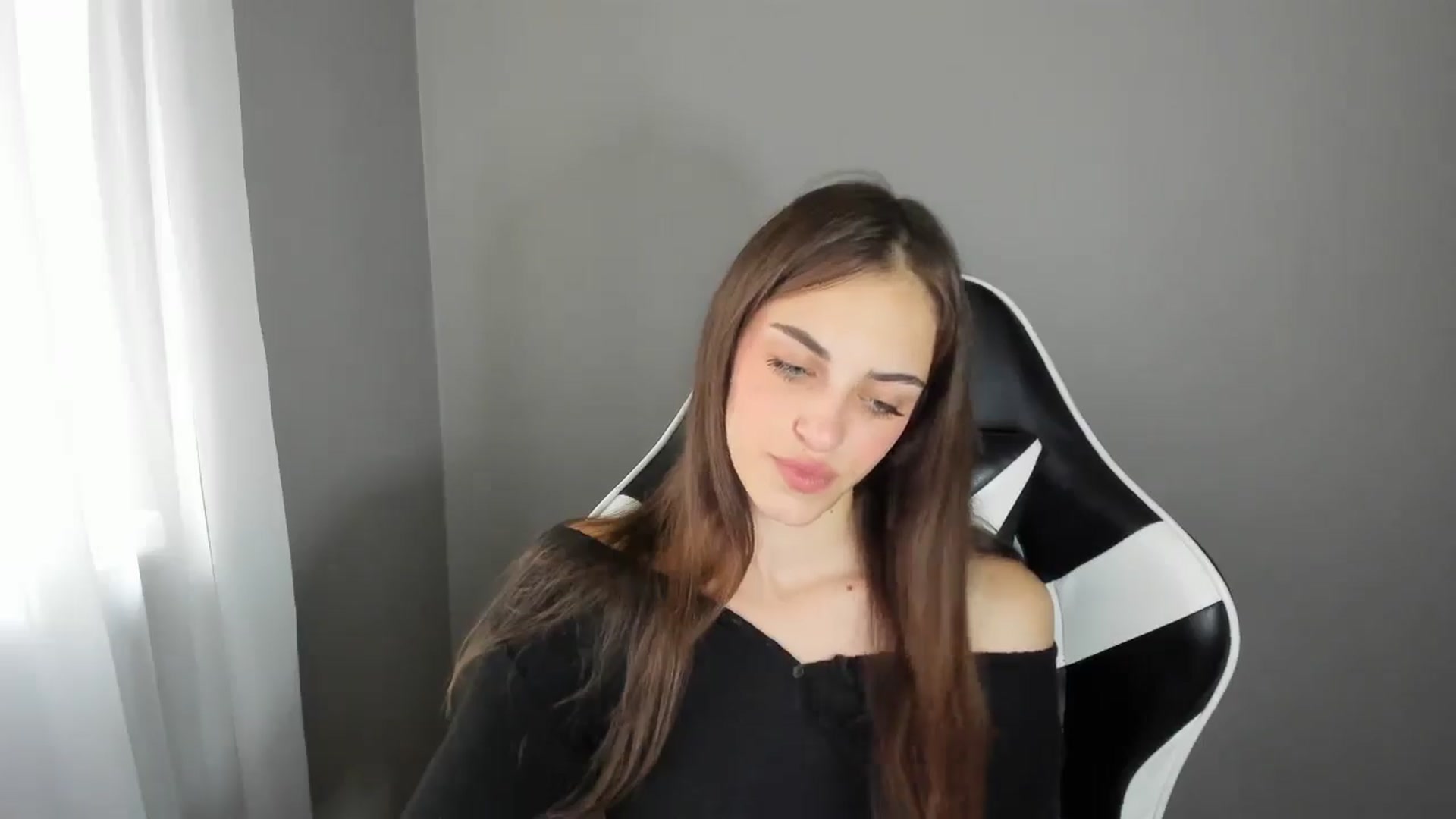 Gallery image thumbnail from Dashamoxy's myfreecams stream on, 07/25/2025, 12:23 image 11 of 20