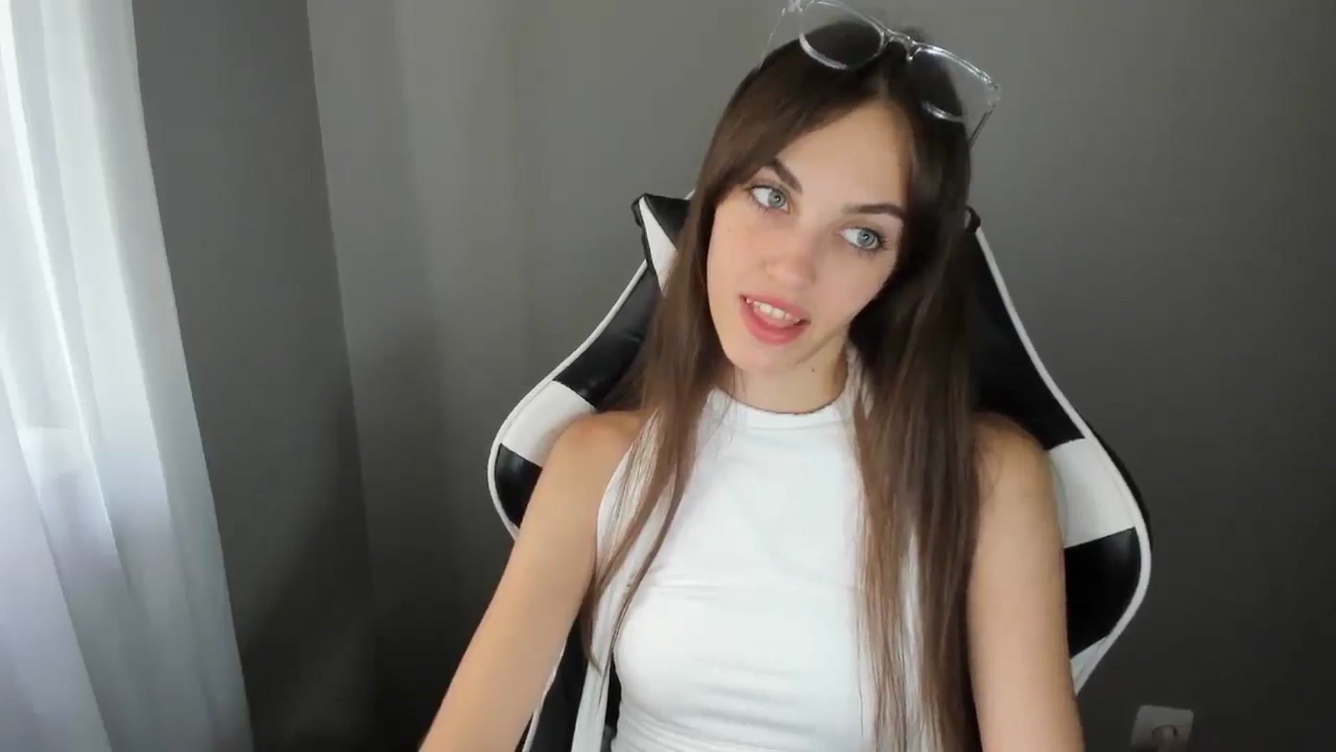 Gallery image thumbnail from Dashamoxy's myfreecams stream on, 07/31/2025, 08:38 image 17 of 20