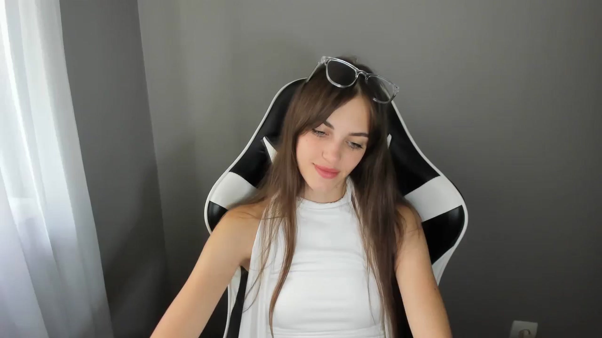 Gallery image thumbnail from Dashamoxy's myfreecams stream on, 07/31/2025, 08:38 image 10 of 20