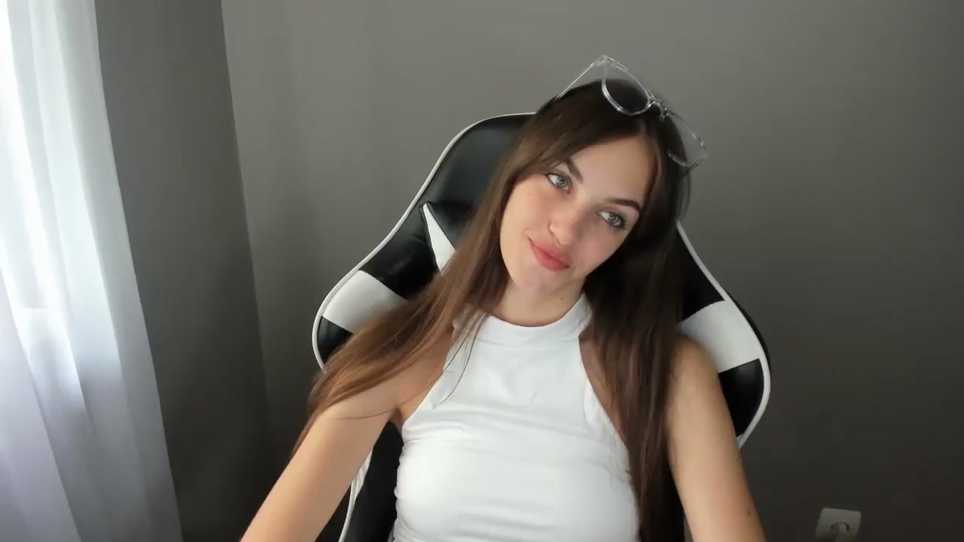 Gallery image thumbnail from Dashamoxy's myfreecams stream on, 07/31/2025, 09:17 image 2 of 20