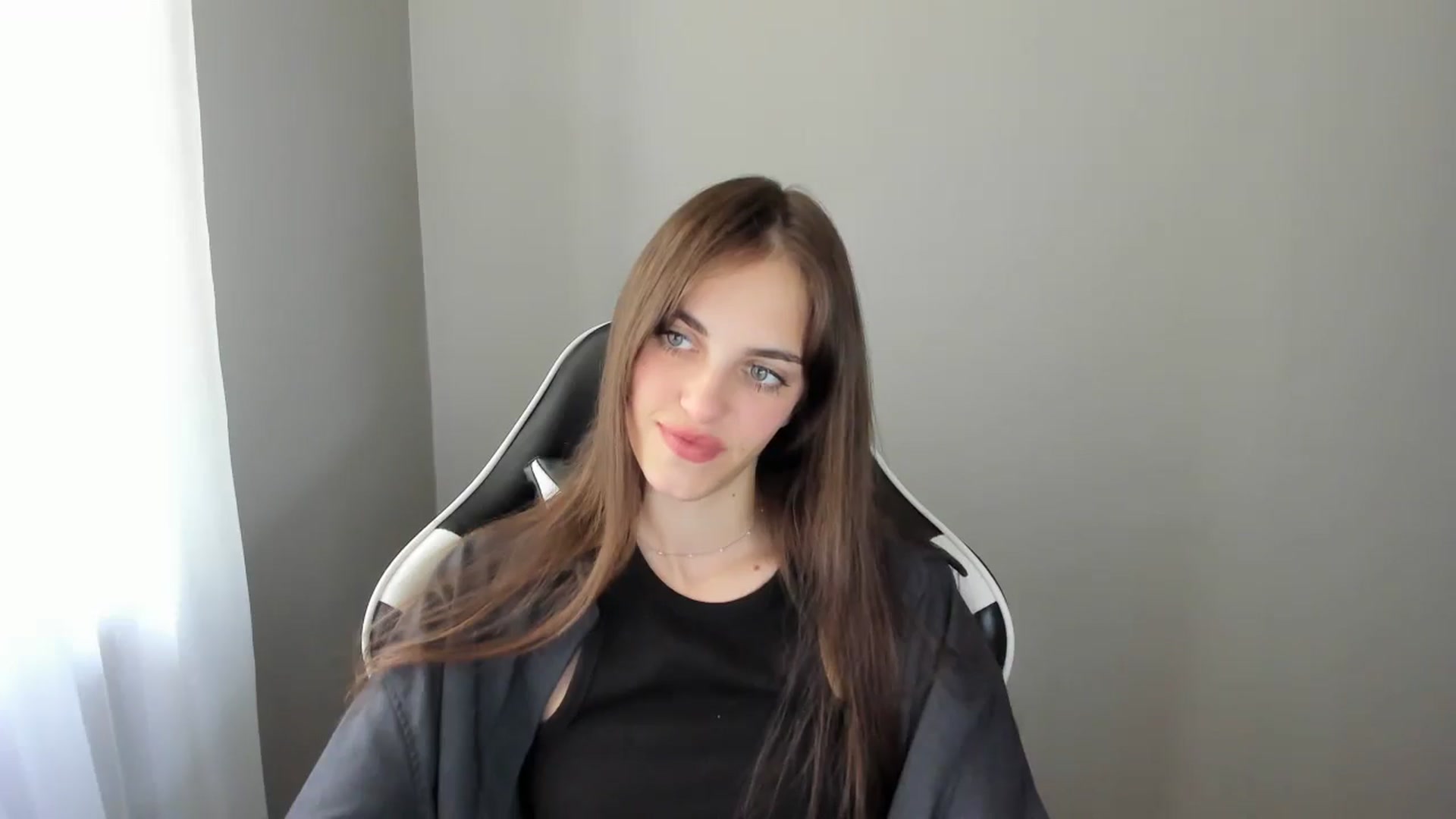 Gallery image thumbnail from Dashamoxy's myfreecams stream on, 08/02/2025, 10:40 image 15 of 20