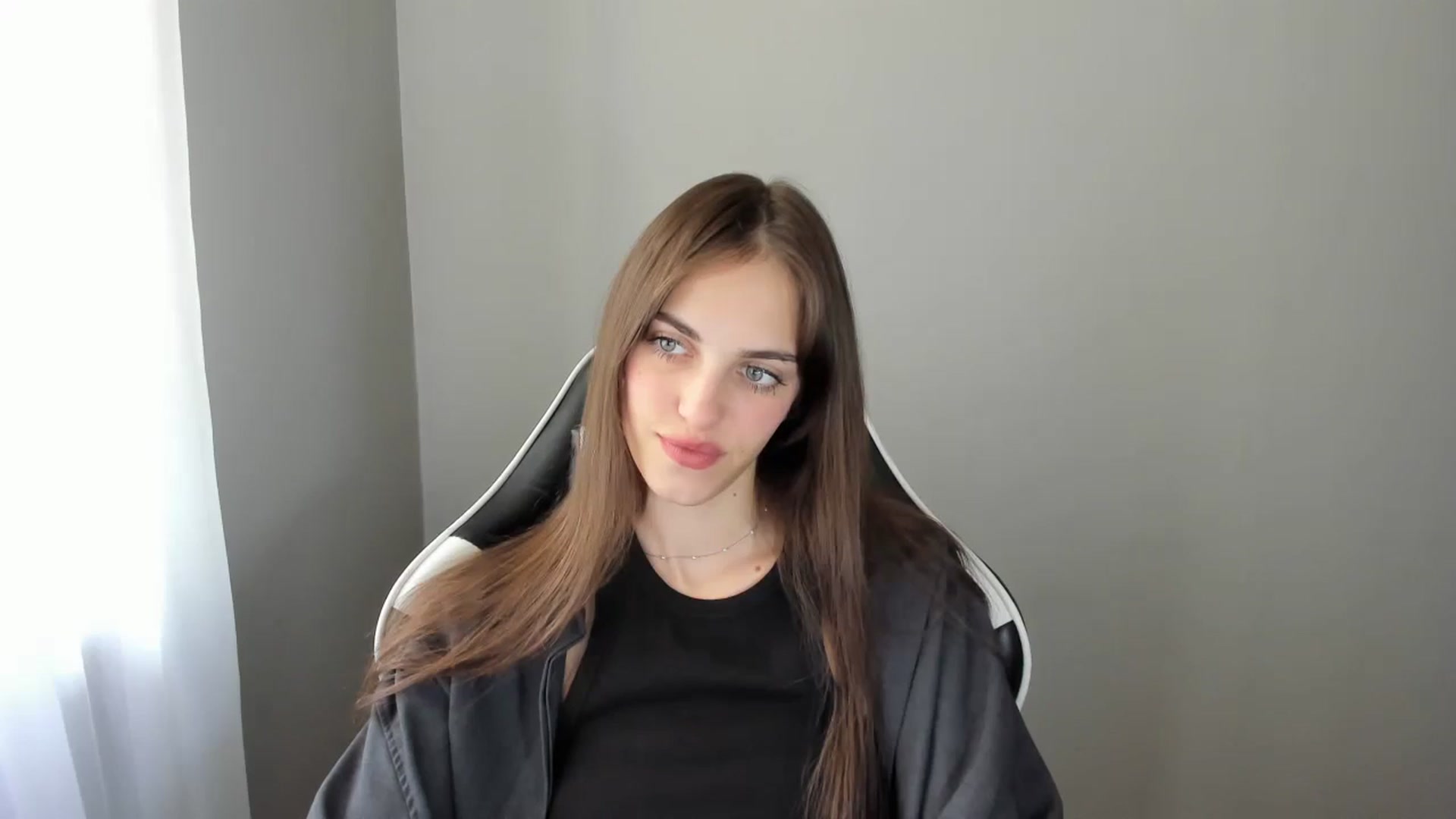 Gallery image thumbnail from Dashamoxy's myfreecams stream on, 08/02/2025, 10:40 image 6 of 20