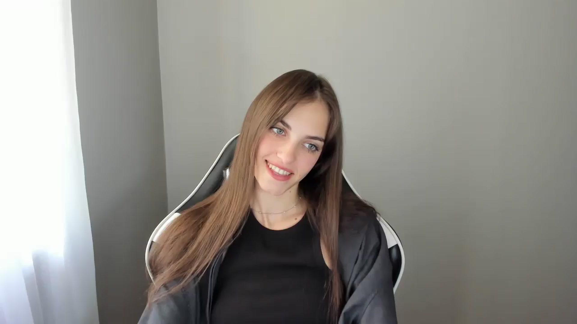 Gallery image thumbnail from Dashamoxy's myfreecams stream on, 08/02/2025, 10:40 image 3 of 20
