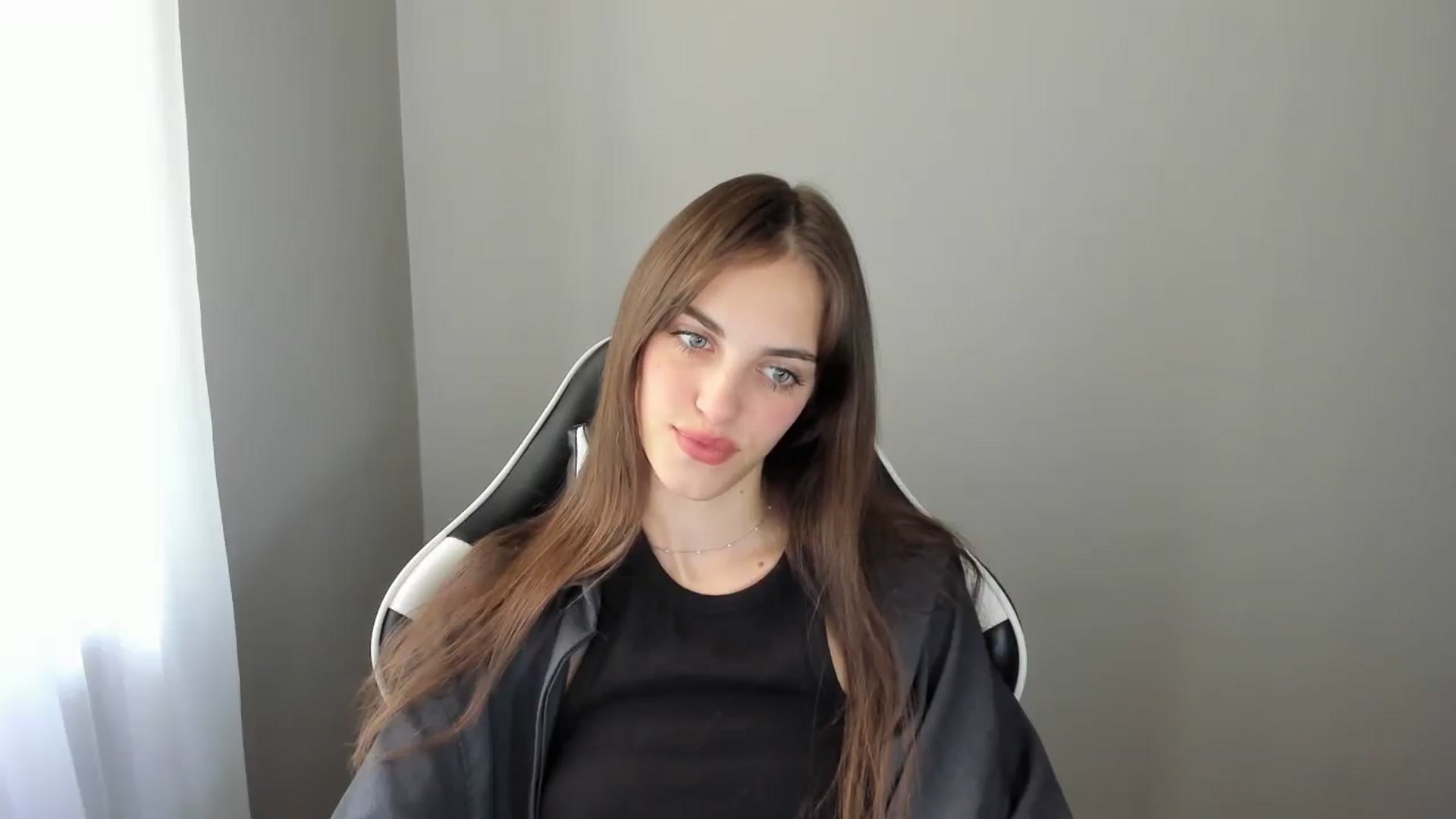 Gallery image thumbnail from Dashamoxy's myfreecams stream on, 08/02/2025, 10:40 image 5 of 20