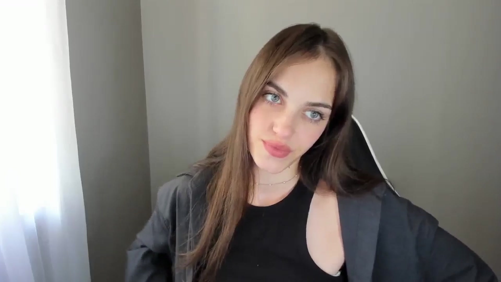 Gallery image thumbnail from Dashamoxy's myfreecams stream on, 08/02/2025, 11:40 image 10 of 20