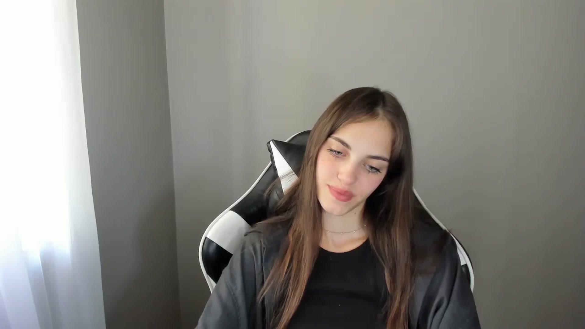 Gallery image thumbnail from Dashamoxy's myfreecams stream on, 08/02/2025, 11:40 image 16 of 20