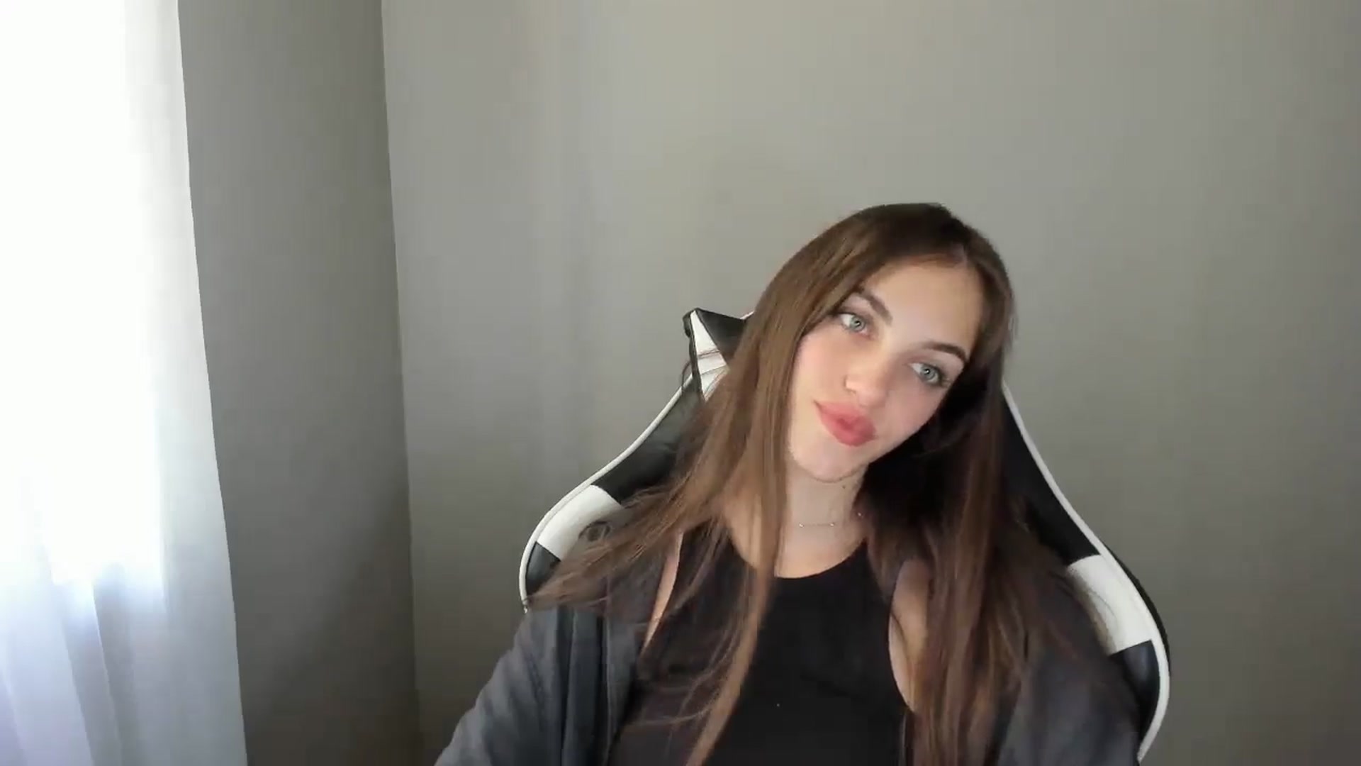 Gallery image thumbnail from Dashamoxy's myfreecams stream on, 08/02/2025, 11:40 image 3 of 20