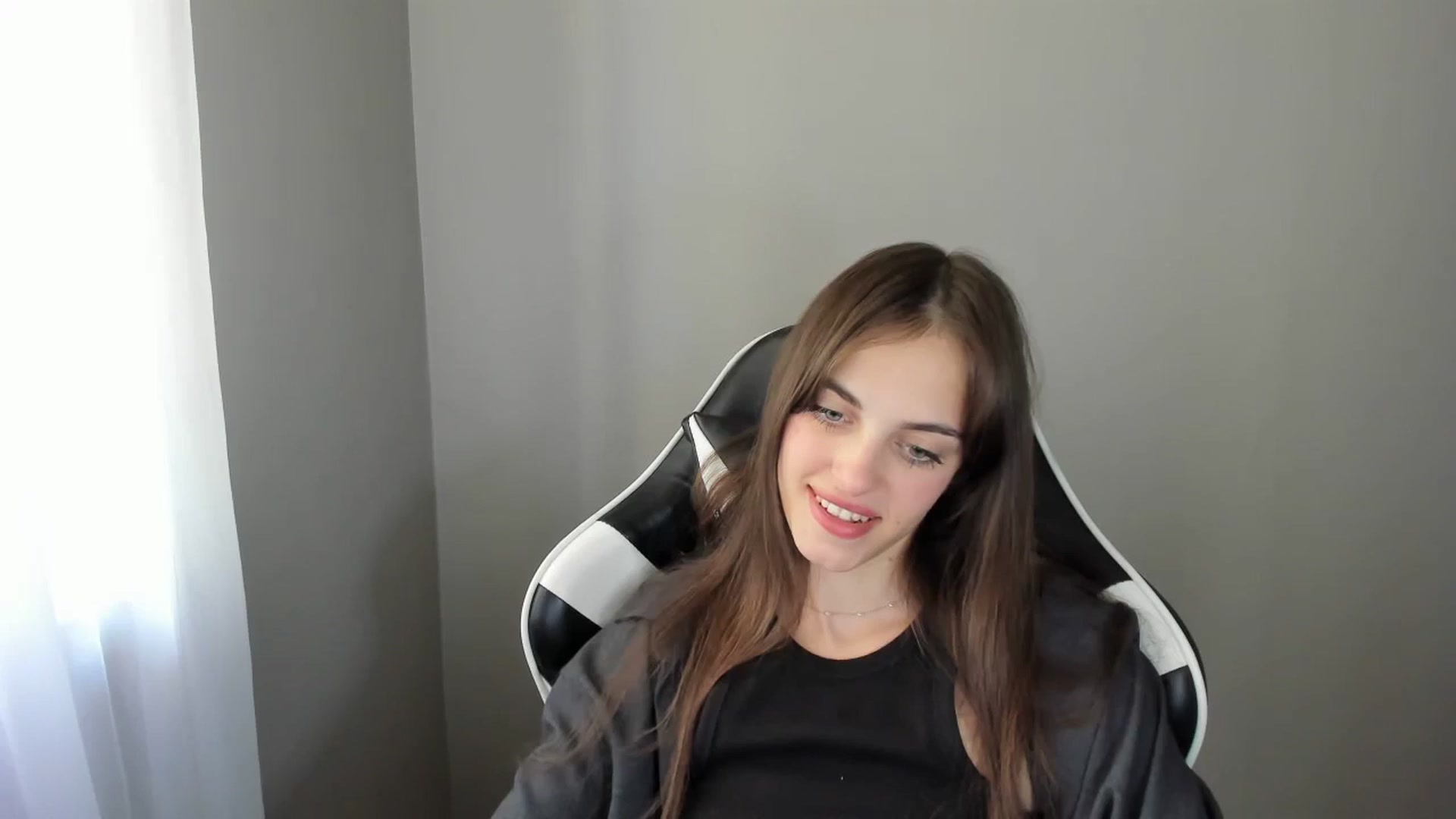 Gallery image thumbnail from Dashamoxy's myfreecams stream on, 08/02/2025, 11:40 image 19 of 20