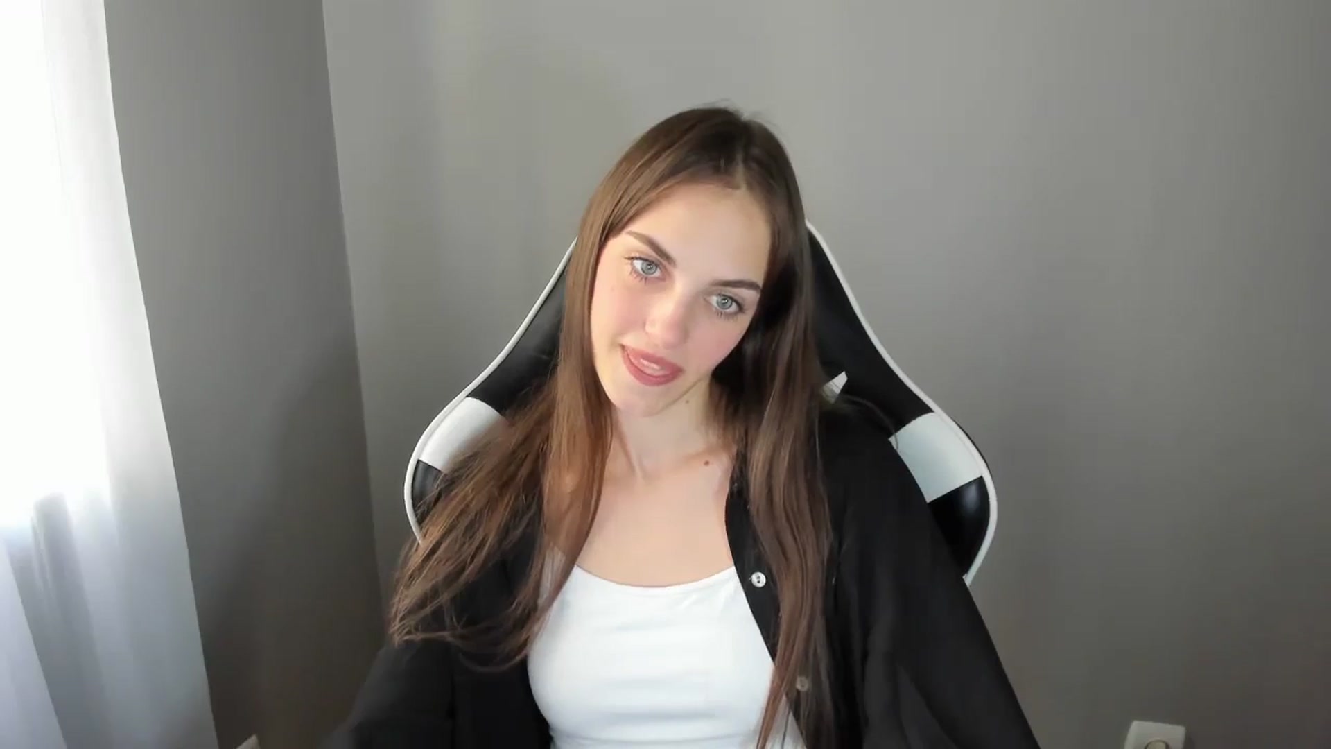 Gallery image thumbnail from Dashamoxy's myfreecams stream on, 08/04/2025, 14:56 image 9 of 20