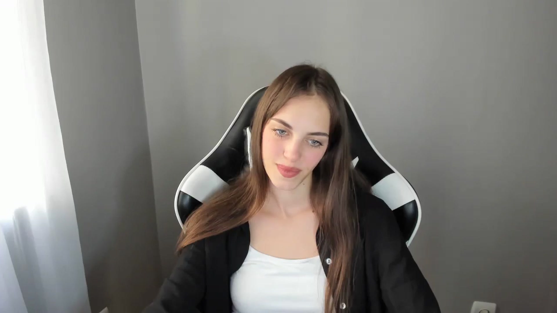 Gallery image thumbnail from Dashamoxy's myfreecams stream on, 08/04/2025, 14:56 image 16 of 20