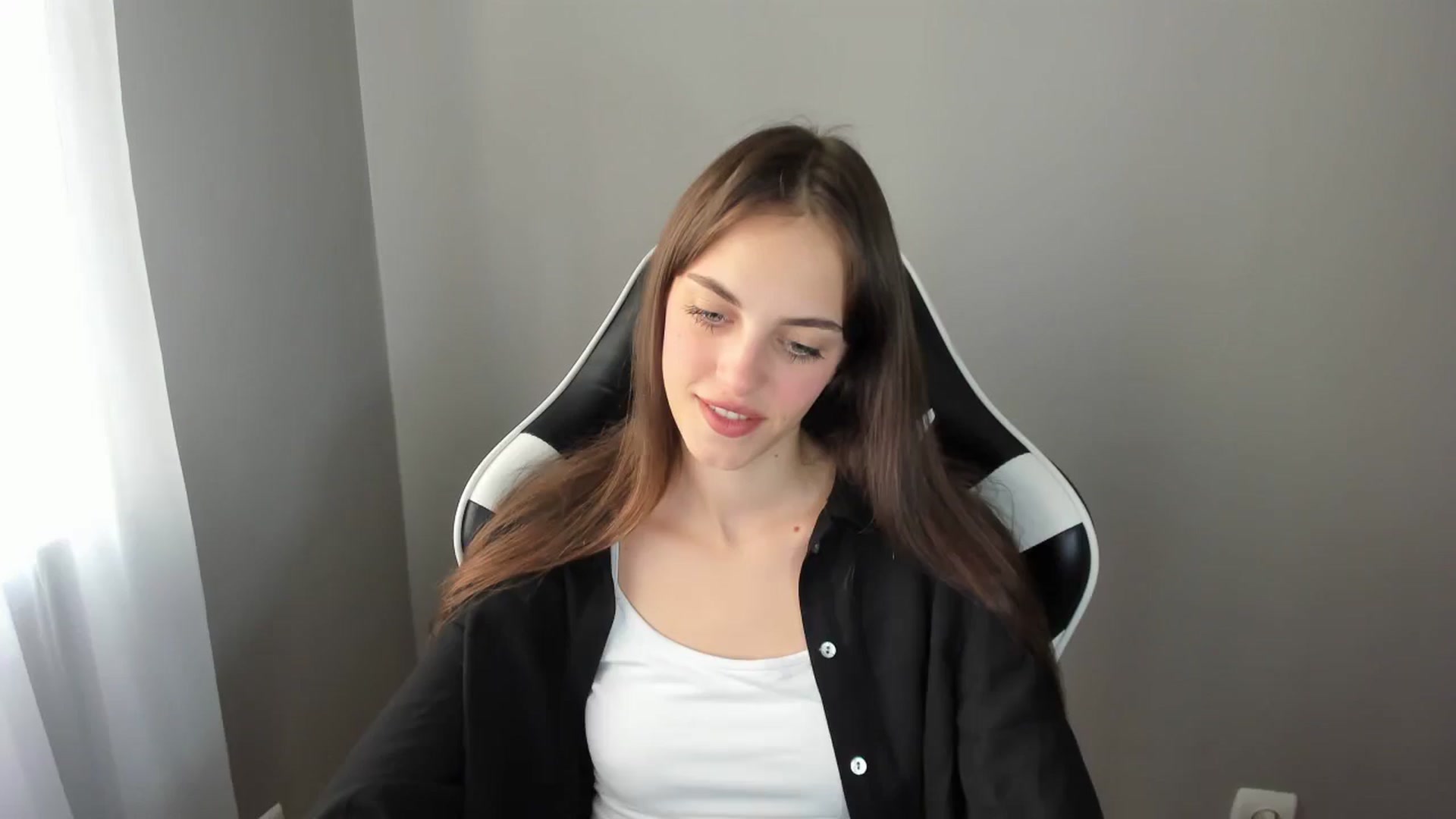 Gallery image thumbnail from Dashamoxy's myfreecams stream on, 08/04/2025, 14:56 image 1 of 20