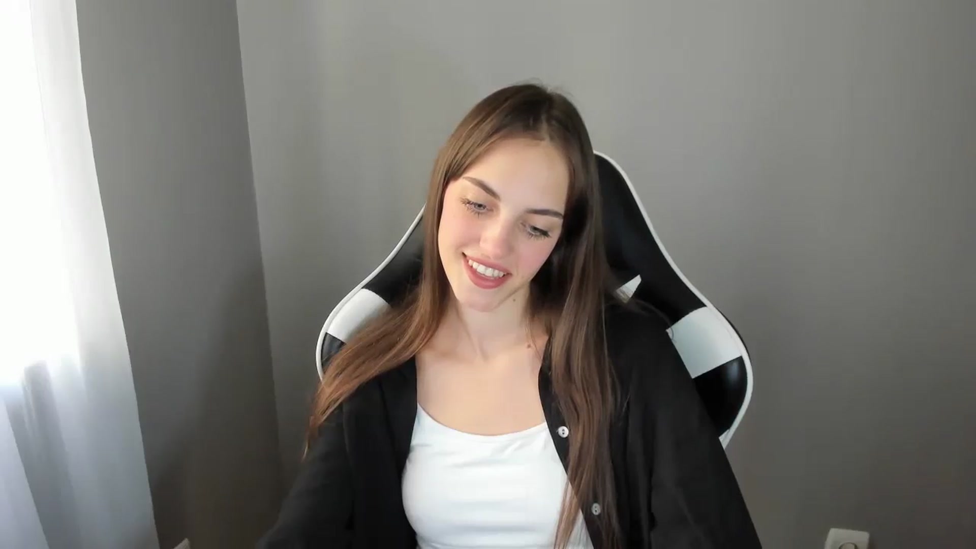 Gallery image thumbnail from Dashamoxy's myfreecams stream on, 08/04/2025, 14:56 image 10 of 20