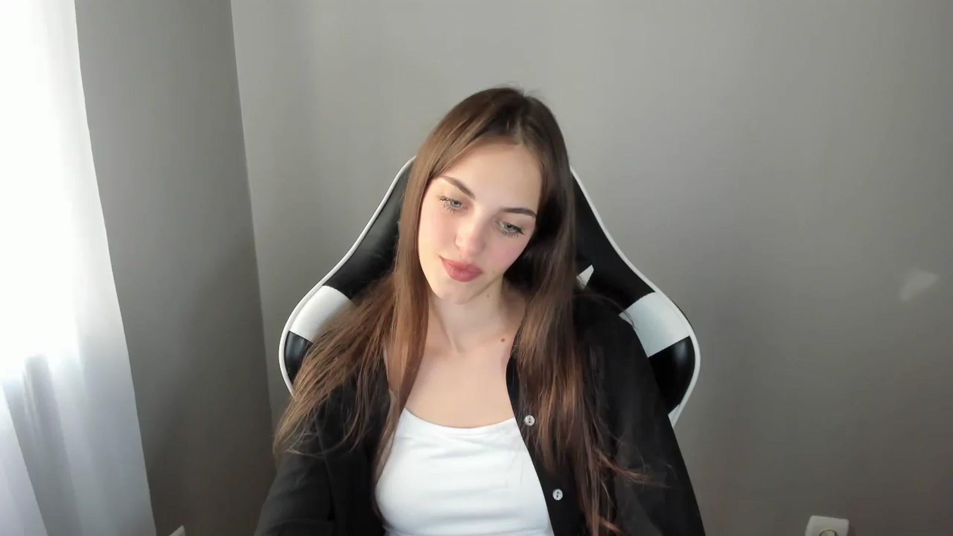 Gallery image thumbnail from Dashamoxy's myfreecams stream on, 08/04/2025, 14:56 image 6 of 20