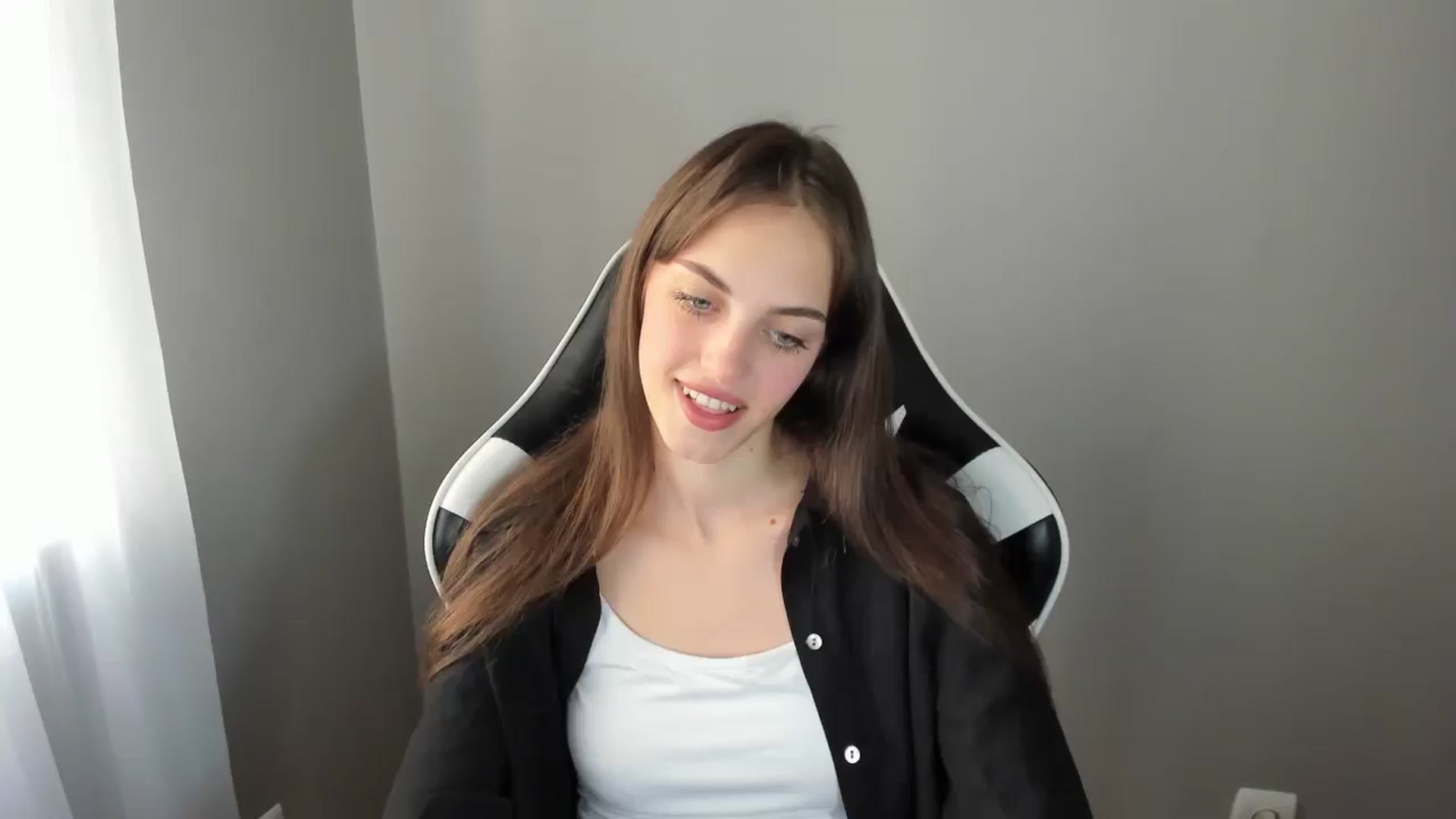 Gallery image thumbnail from Dashamoxy's myfreecams stream on, 08/04/2025, 14:56 image 5 of 20