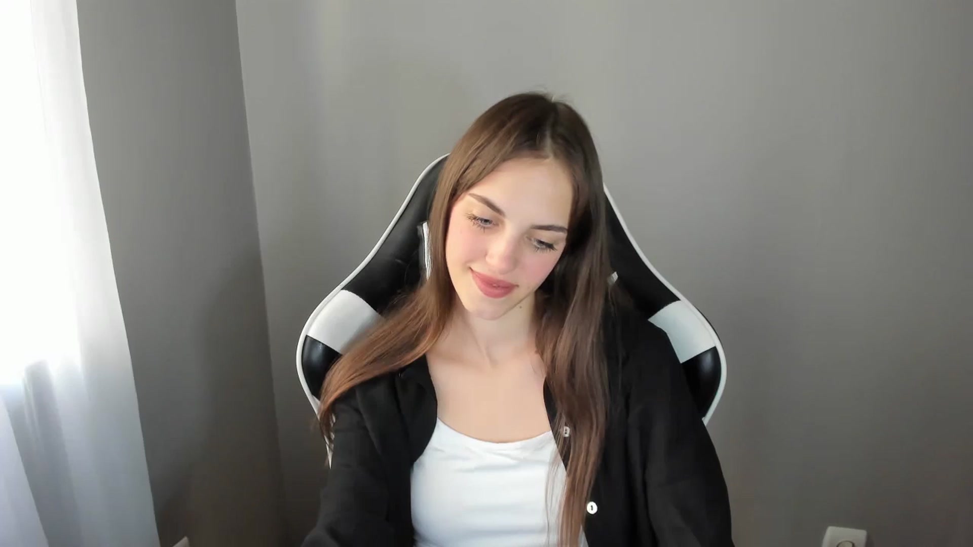 Gallery image thumbnail from Dashamoxy's myfreecams stream on, 08/04/2025, 14:56 image 14 of 20