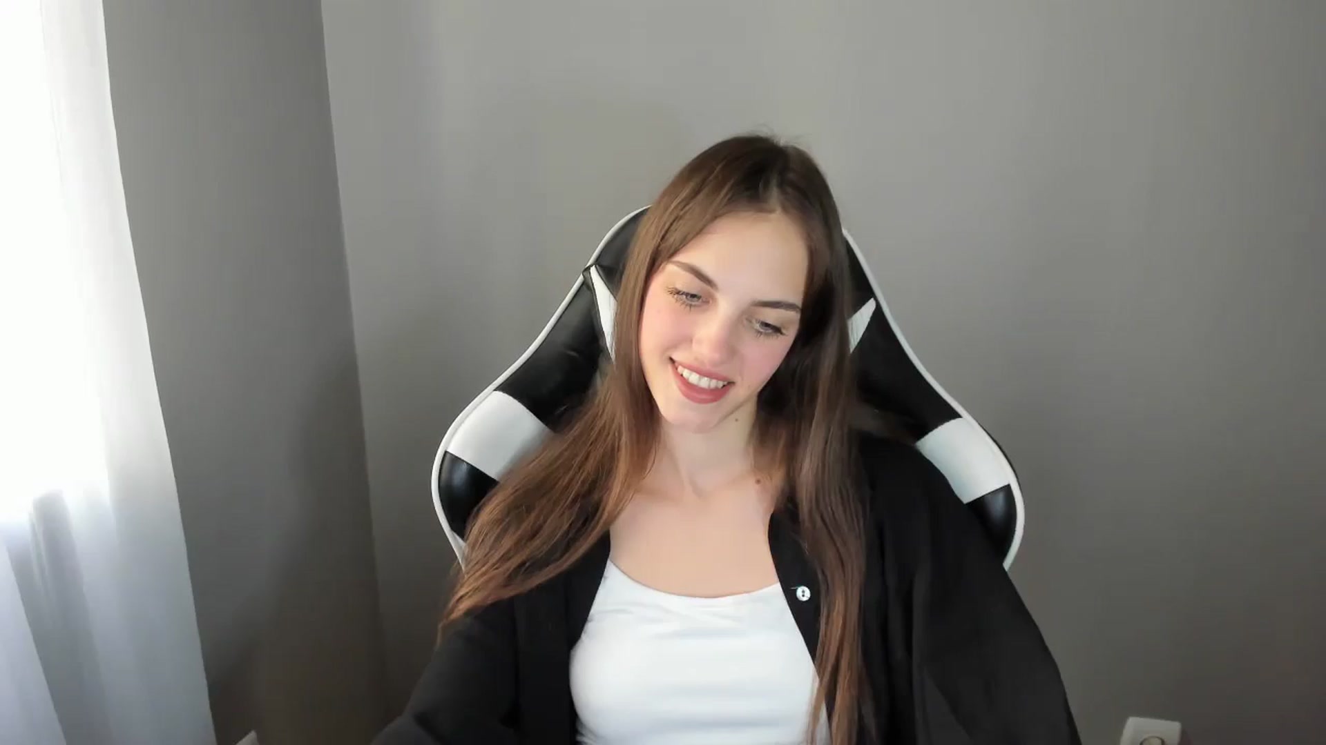 Gallery image thumbnail from Dashamoxy's myfreecams stream on, 08/04/2025, 14:56 image 19 of 20