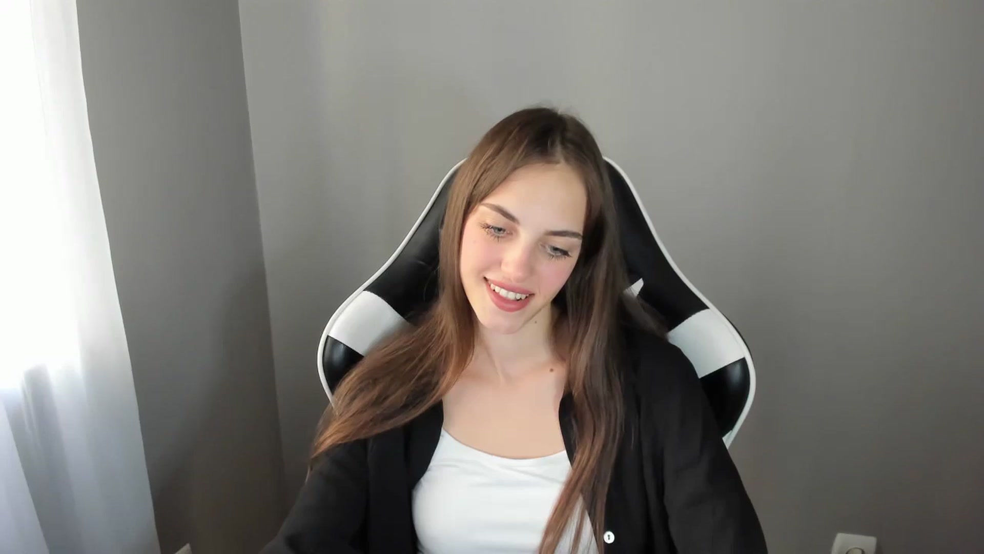 Gallery image thumbnail from Dashamoxy's myfreecams stream on, 08/04/2025, 14:56 image 18 of 20