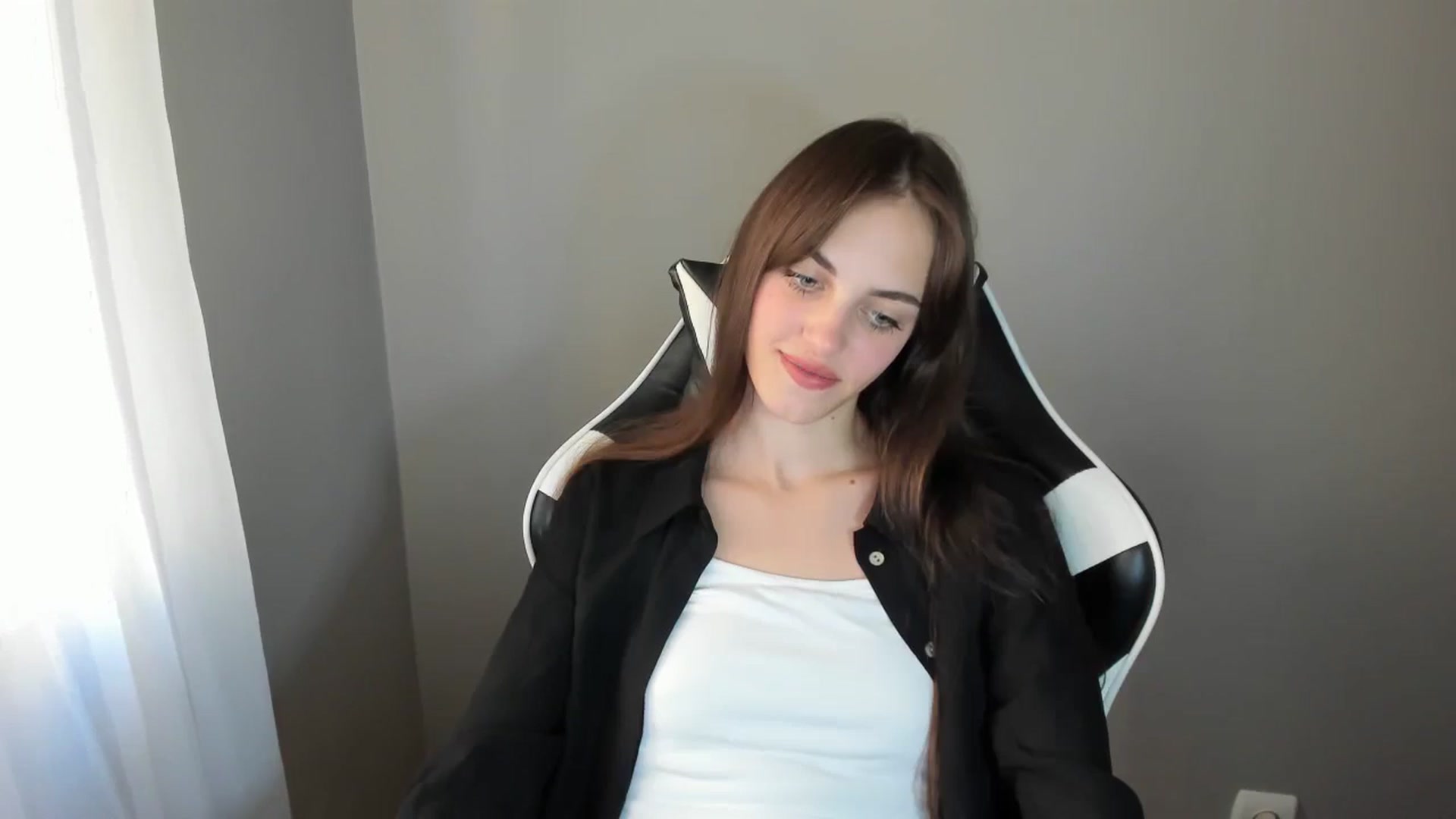 Gallery image thumbnail from Dashamoxy's myfreecams stream on, 08/04/2025, 16:47 image 16 of 20