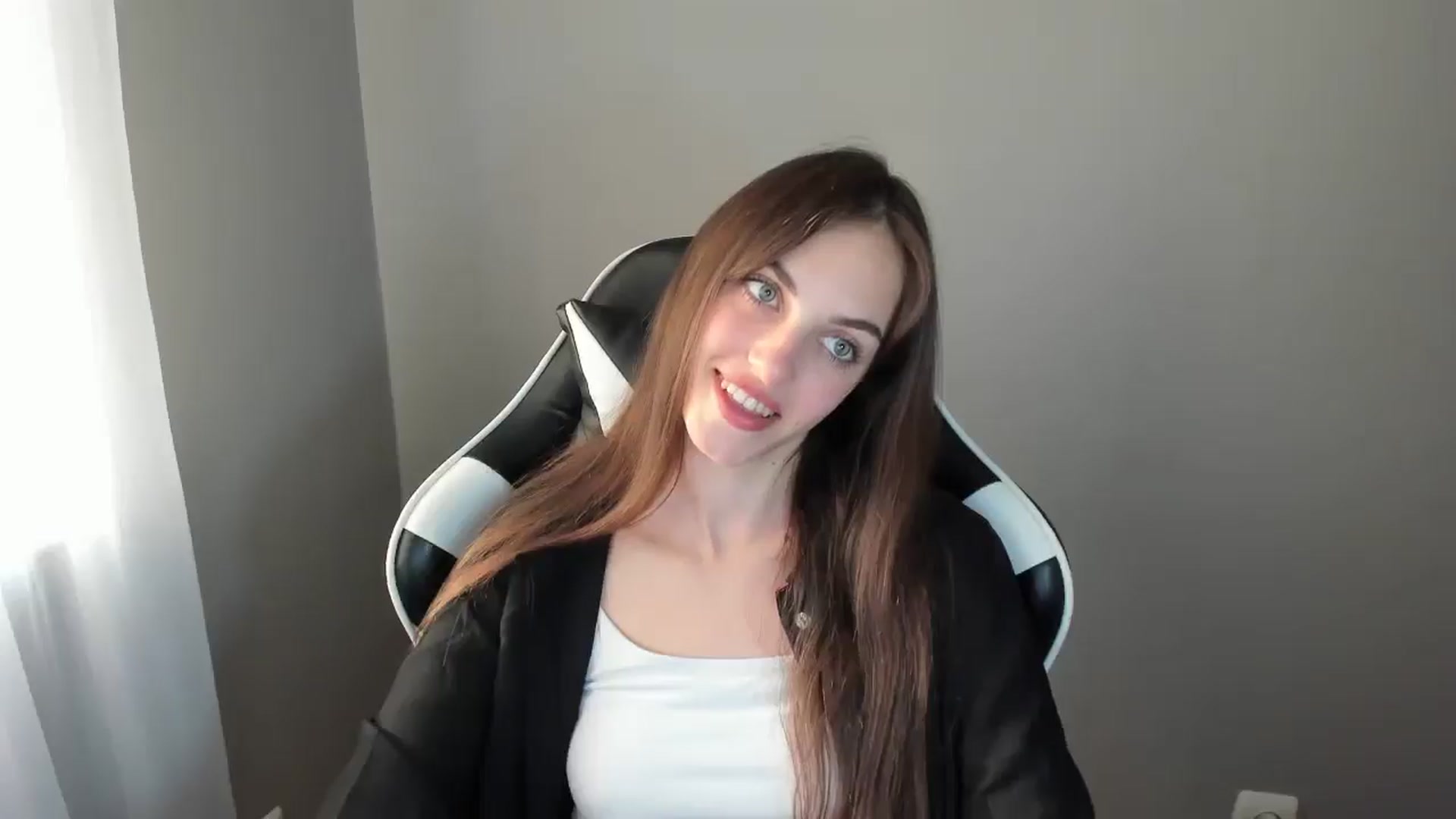 Gallery image thumbnail from Dashamoxy's myfreecams stream on, 08/04/2025, 16:47 image 13 of 20