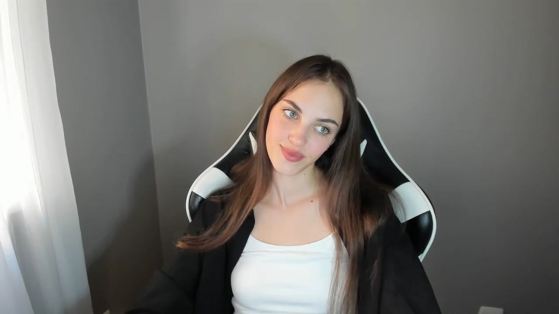 Gallery image thumbnail from Dashamoxy's myfreecams stream on, 08/04/2025, 16:47 image 19 of 20