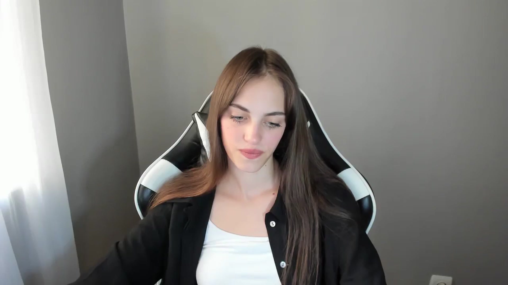 Gallery image thumbnail from Dashamoxy's myfreecams stream on, 08/04/2025, 16:47 image 14 of 20