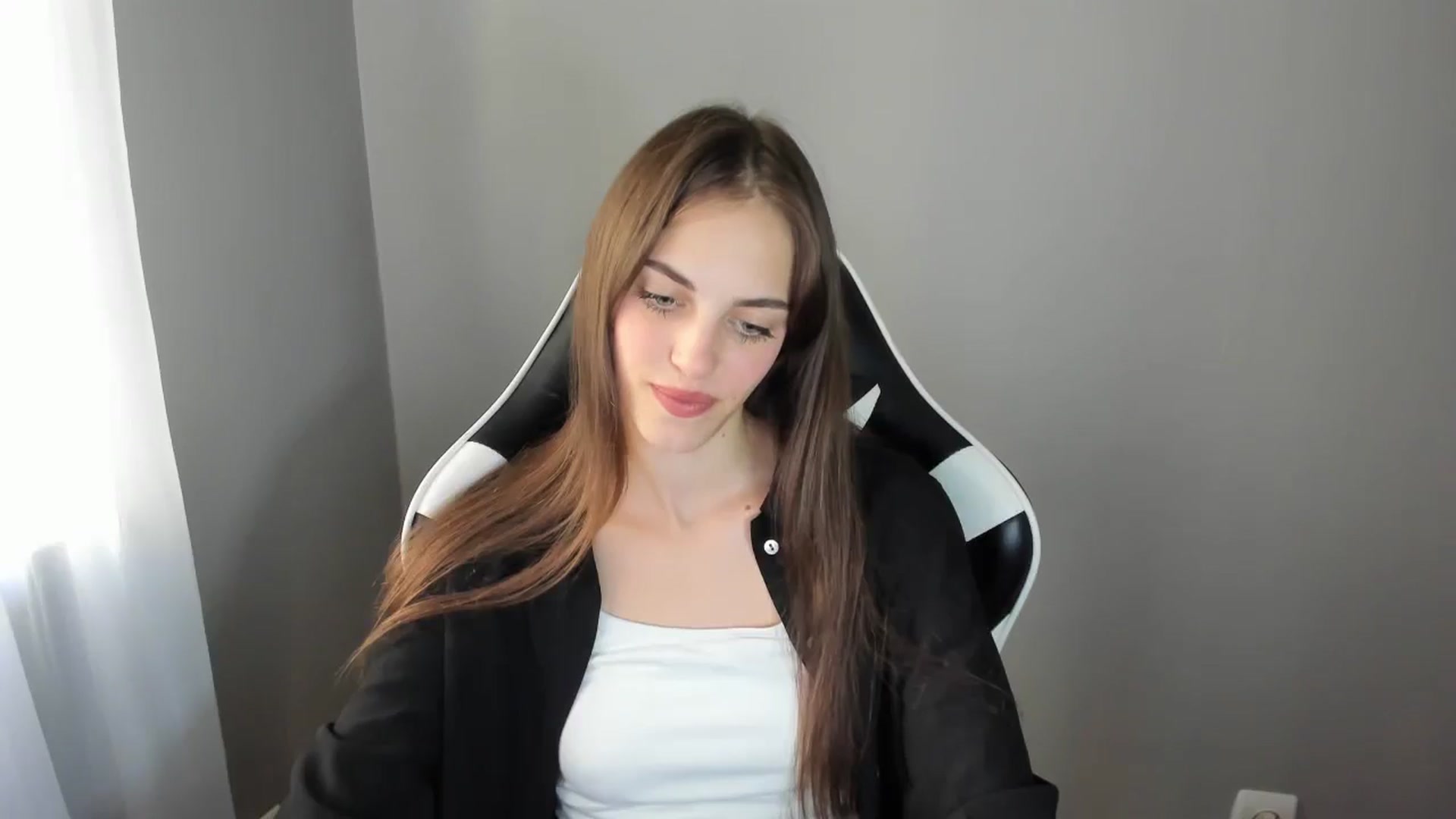 Gallery image thumbnail from Dashamoxy's myfreecams stream on, 08/04/2025, 16:47 image 3 of 20