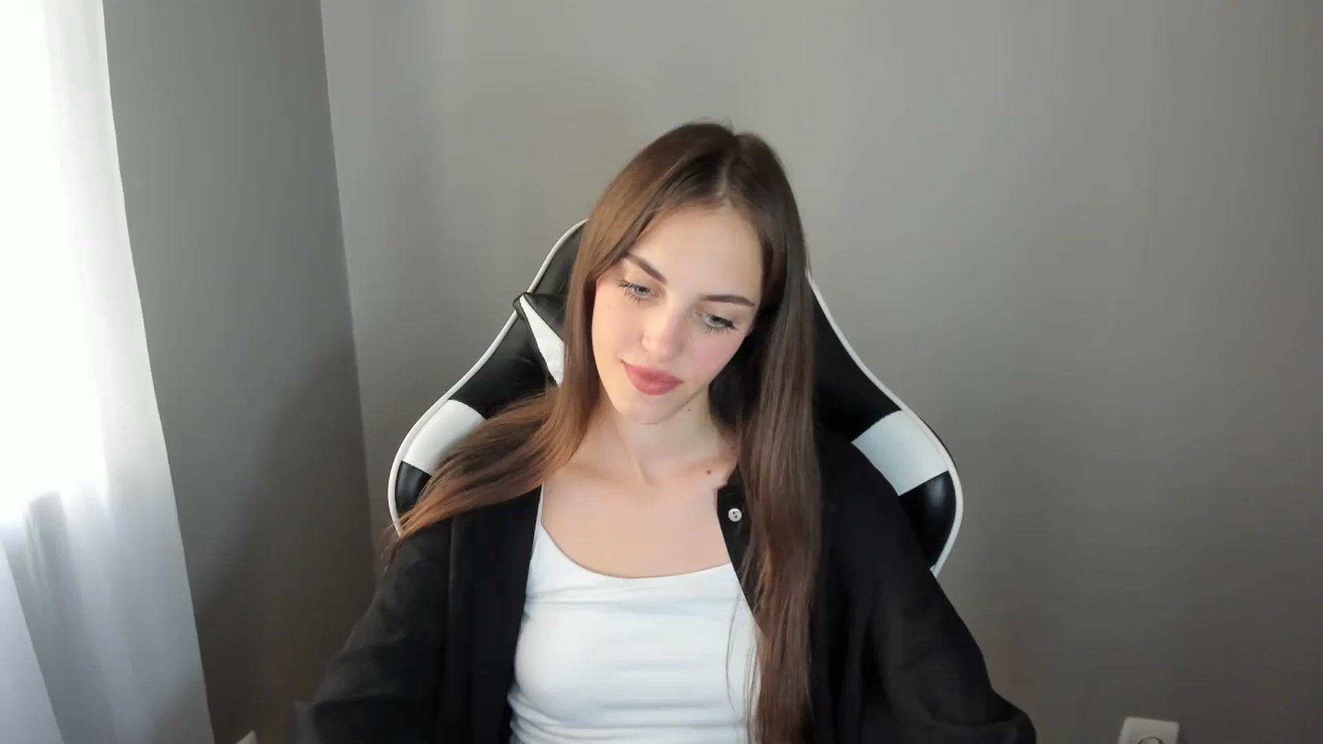 Gallery image thumbnail from Dashamoxy's myfreecams stream on, 08/04/2025, 16:47 image 5 of 20
