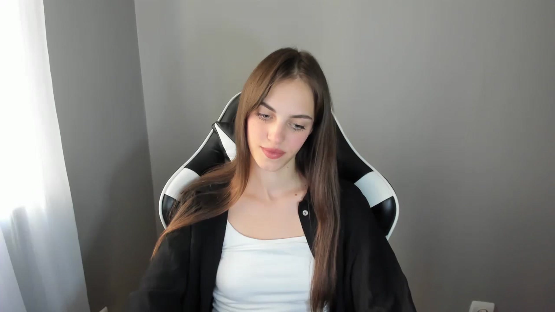 Gallery image thumbnail from Dashamoxy's myfreecams stream on, 08/04/2025, 16:47 image 6 of 20